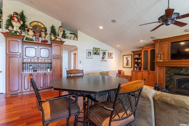 25. Single Family Homes for Sale at 13754 SOUTHFORK Drive Draper, Utah 84020 United States