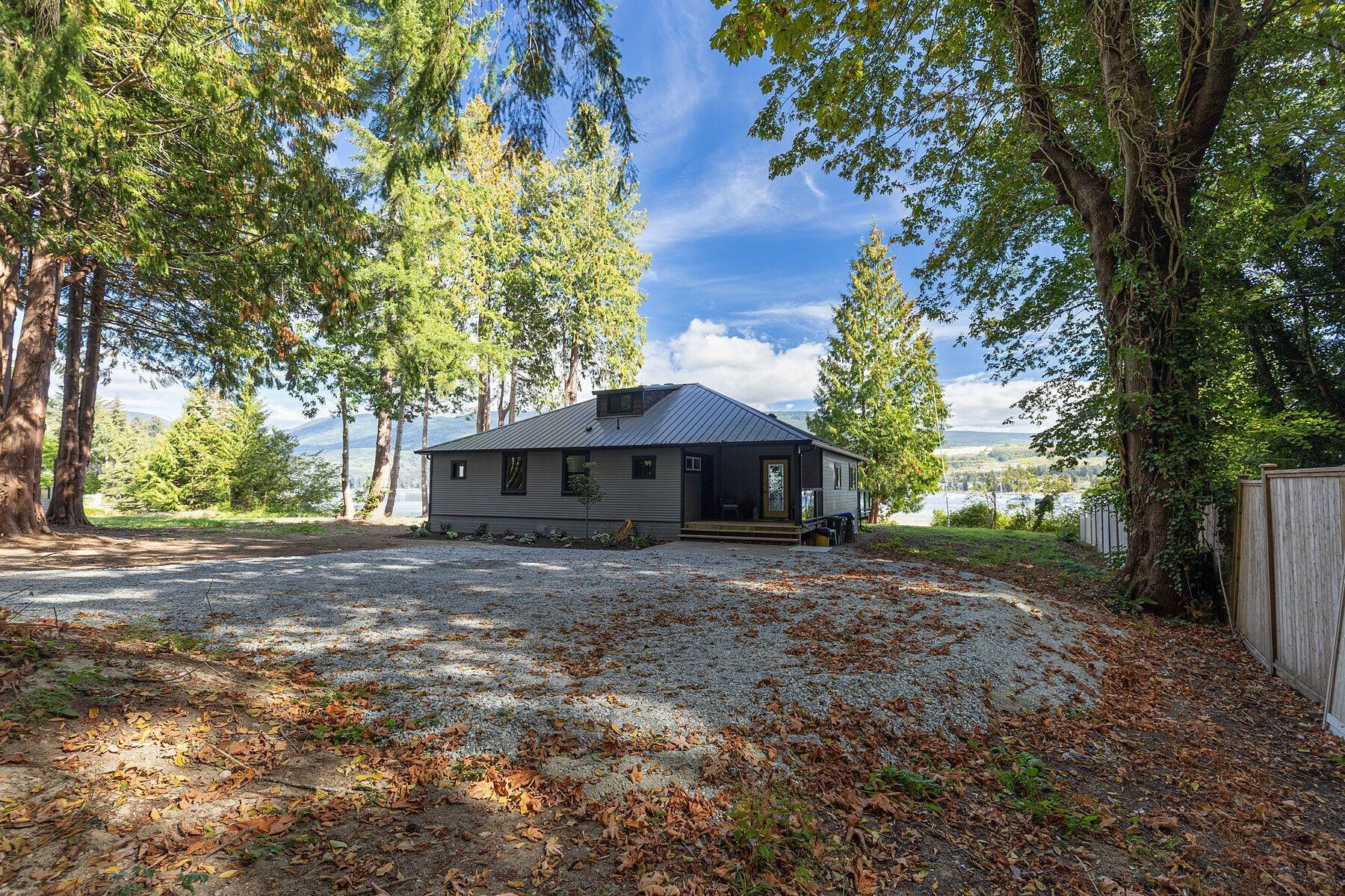 6. Single Family Homes for Sale at Sunshine Coast 5888 Reef Road Sechelt, British Columbia V7Z 0L7 Canada
