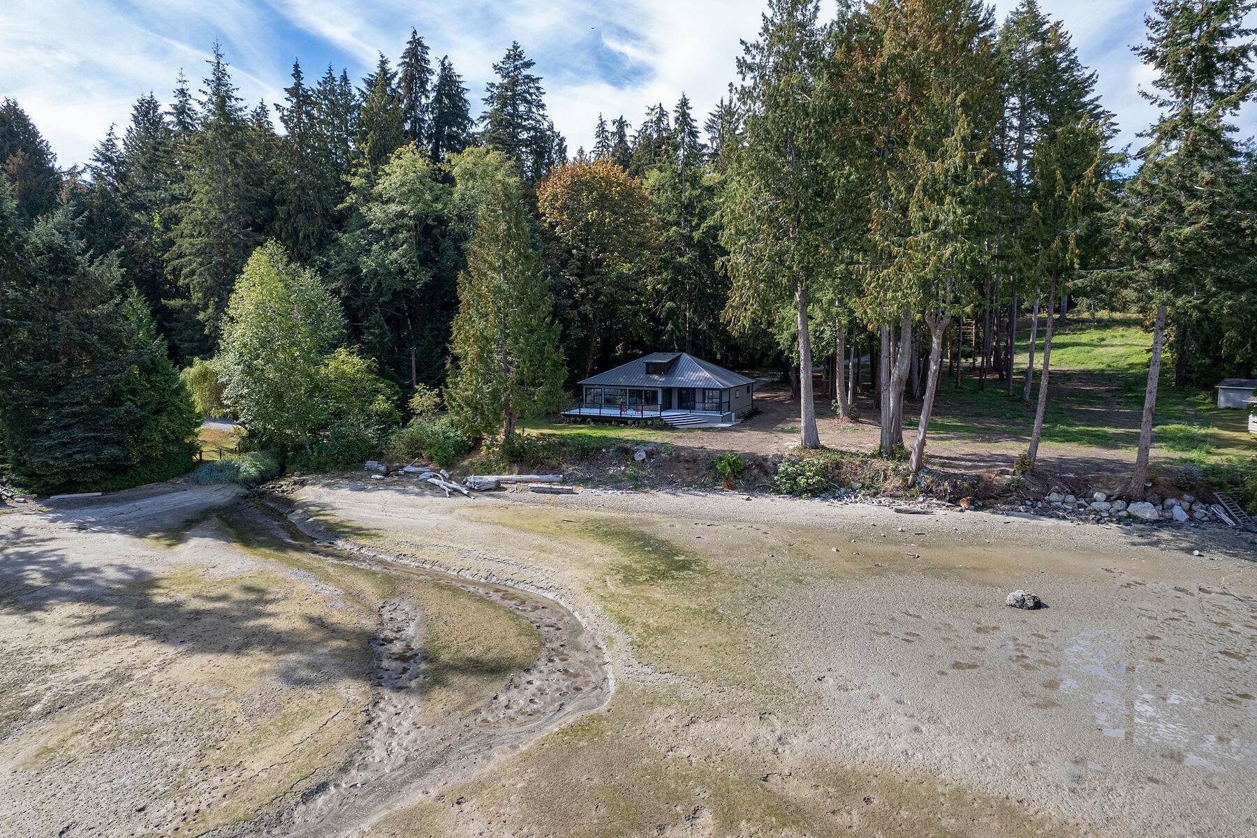 35. Single Family Homes for Sale at Sunshine Coast 5888 Reef Road Sechelt, British Columbia V7Z 0L7 Canada