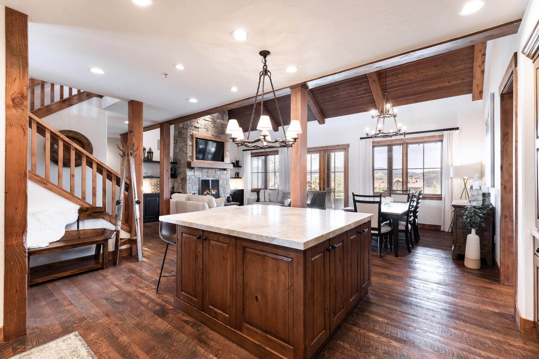 9. Single Family Homes for Sale at Immaculate Trapper's Cabin, Turnkey, Seller-financing 3638 Blue Sage Trail Park City, Utah 84098 United States