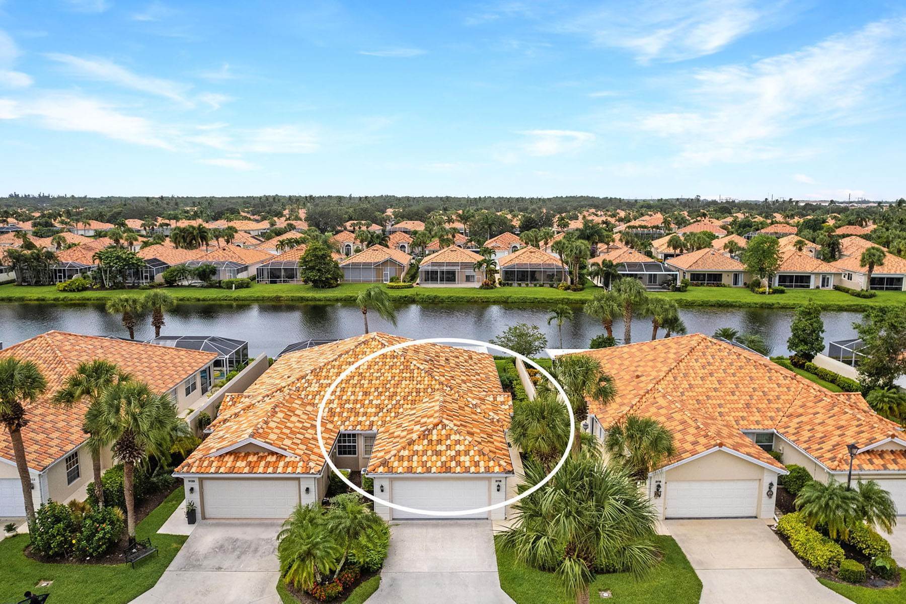 26. Townhouse for Sale at VILLAGE WALK 3118 Andorra Court Naples, Florida 34109 United States