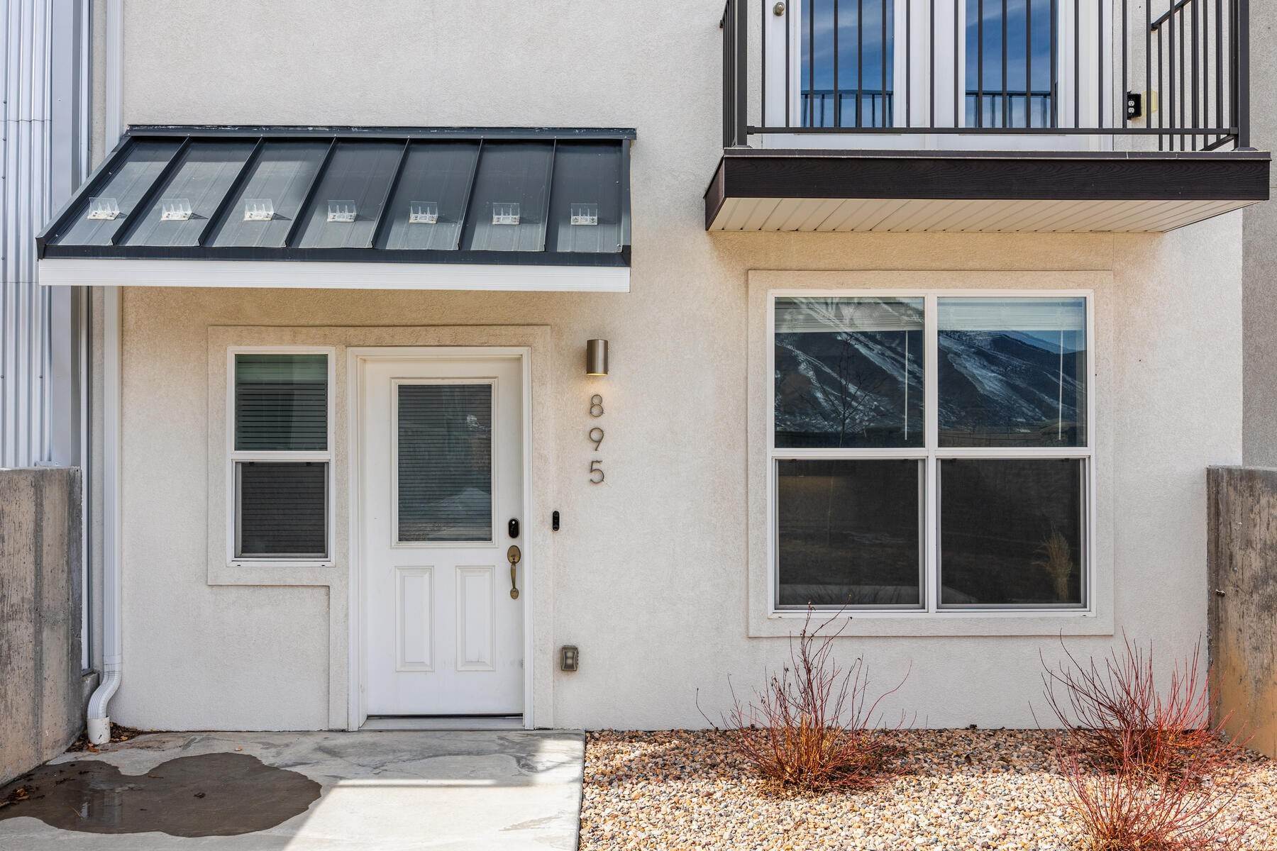 27. Townhouse for Sale at Four Bedroom Luxury Townhome in Spanish Fork 895 S 2580 E Spanish Fork, Utah 84660 United States