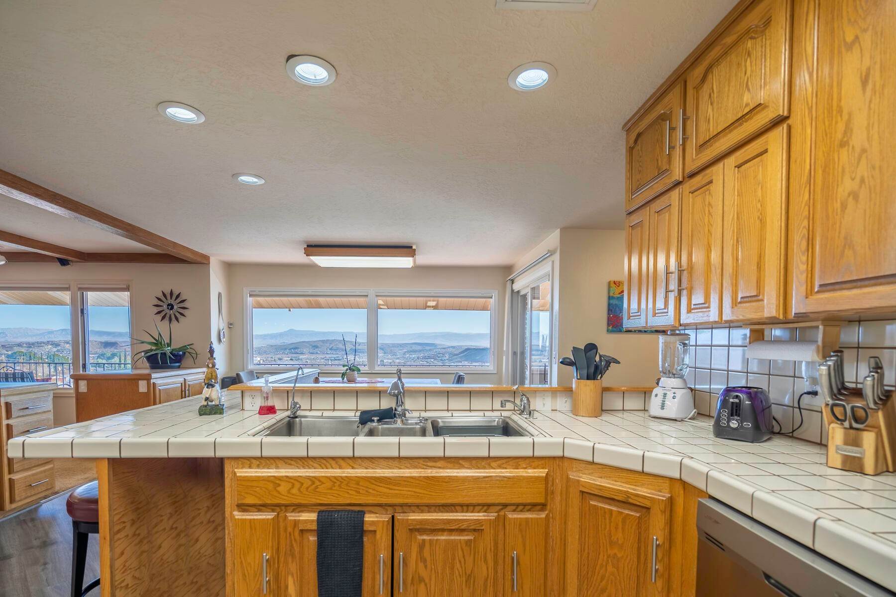 13. Single Family Homes for Sale at Rare Mid-Modern-Century Nestled In The Red Buttes Overlooking St. George 550 North 160 West Circle St. George, Utah 84770 United States