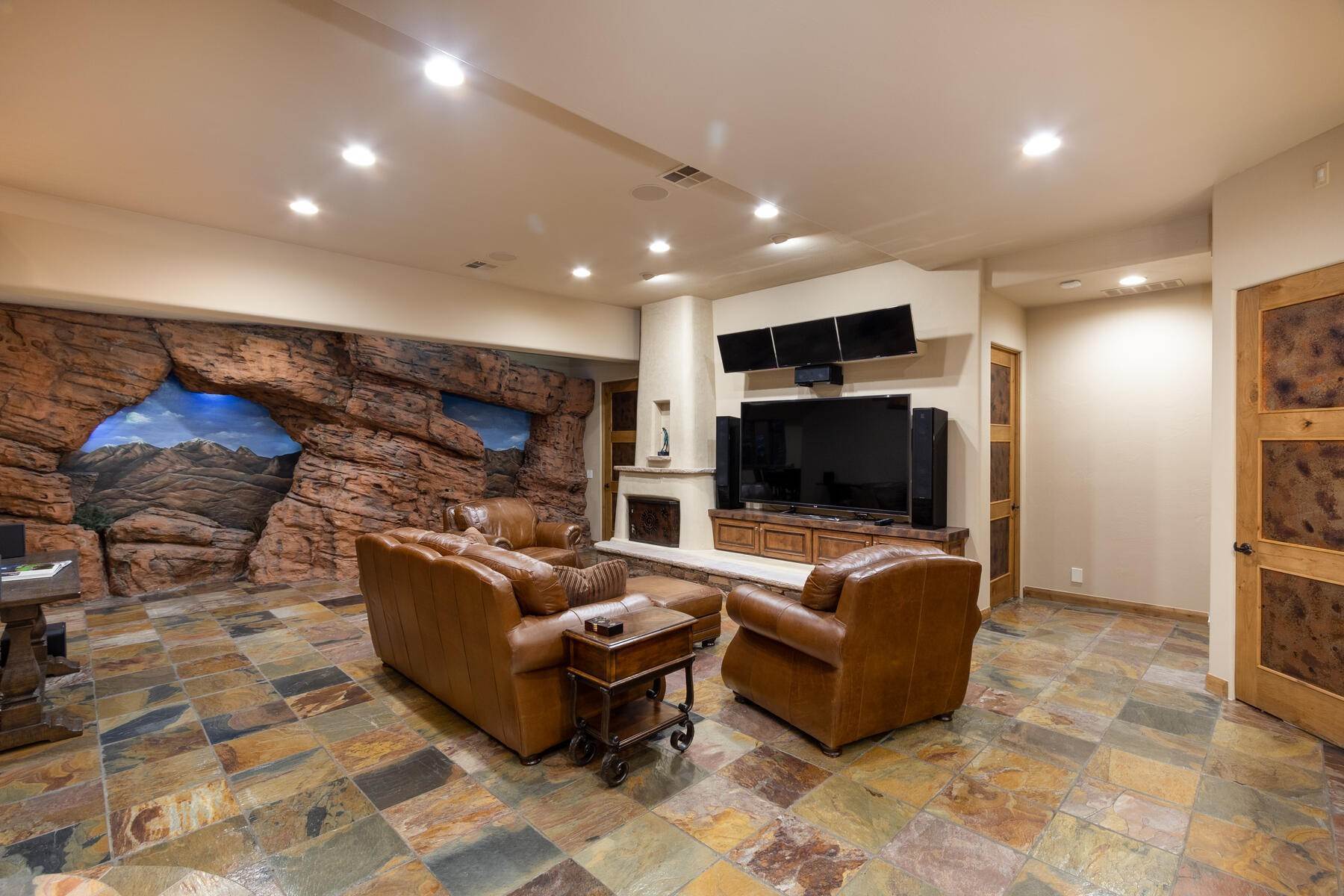 28. Single Family Homes for Sale at Entrada Home Overlooking The Golf Course And Red Mountain Views 2410 W Entrada Trail, #24 St. George, Utah 84770 United States