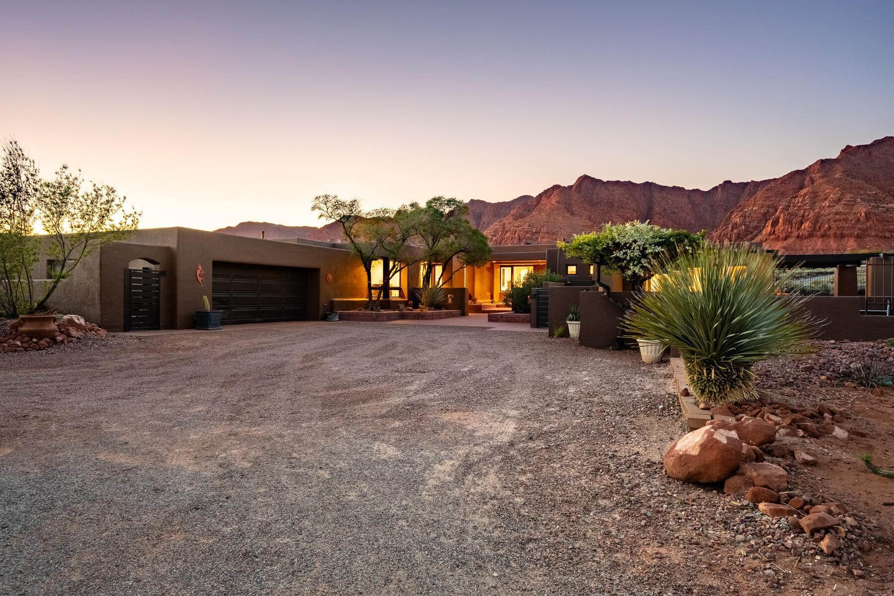 3. Single Family Homes for Sale at Southern Utah Lifestyle...Connect The Inside With The Outside 1593 N Kayenta Drive Ivins, Utah 84738 United States