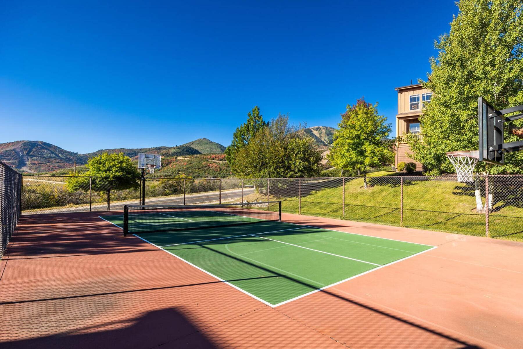 41. Condominiums for Sale at Updated 2 Bedroom Condo Centrally Located between Deer Valley and Jordanelle Res 1797 W Fox Bay Dr #P103 Heber City, Utah 84032 United States
