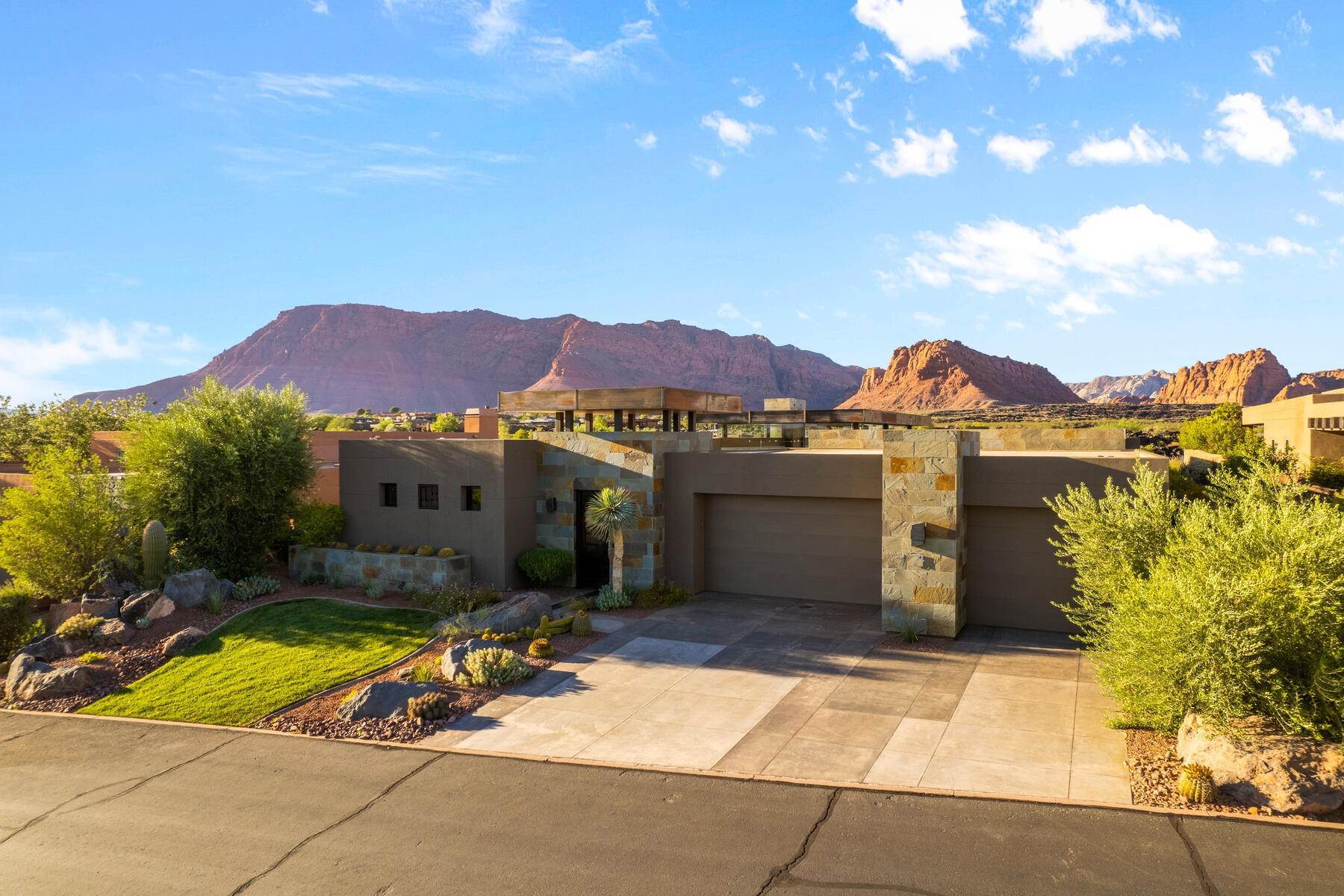 46. Single Family Homes for Sale at Beautifully Executed Contemporary Home In The Reserve At Entrada 1500 E Split Rock Drive, #71 Ivins, Utah 84738 United States