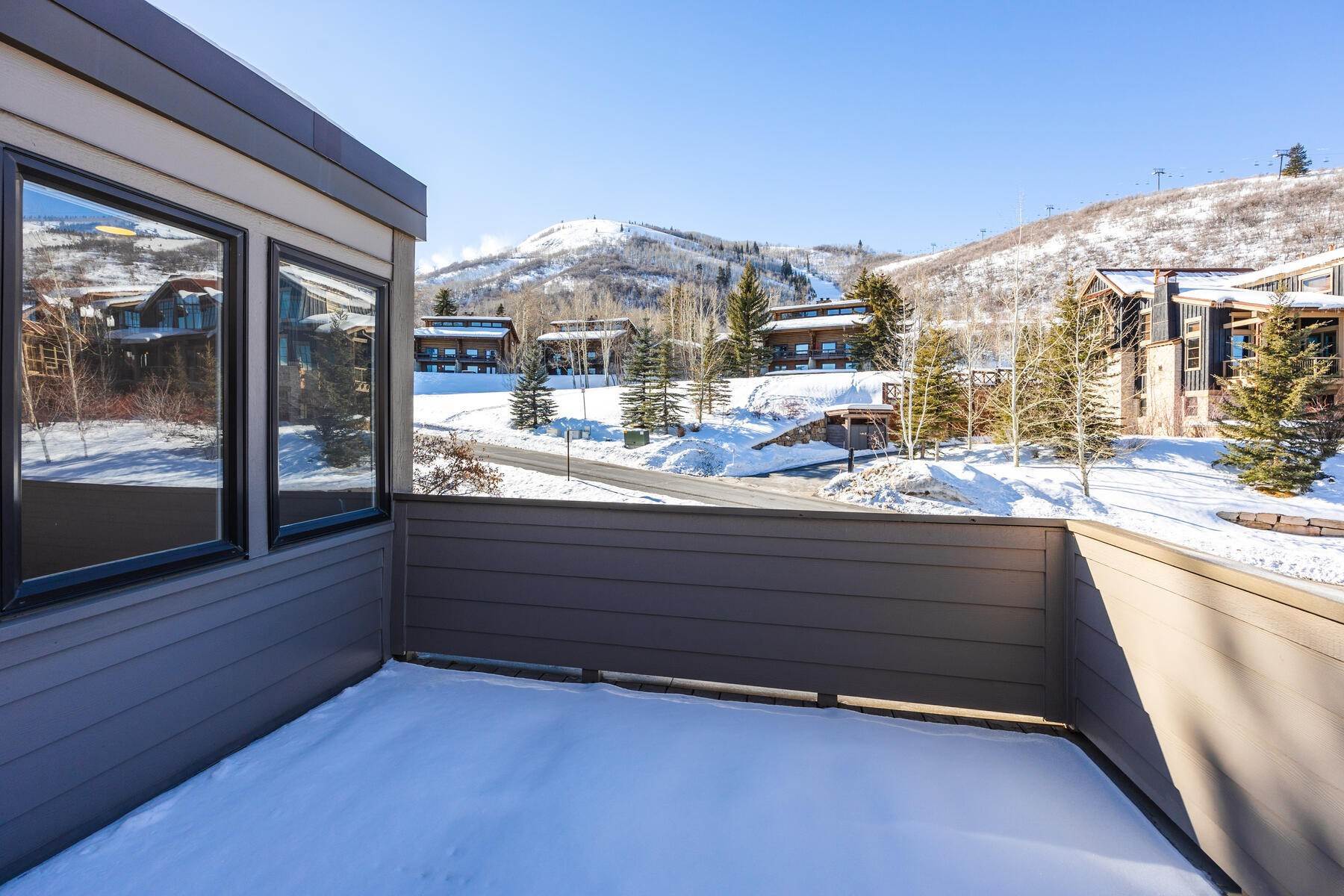 22. Condominiums for Sale at Beautifully Remodeled, Turn-Key, In-Town Townhome with Incredible Ski/Golf Views 1660 Three Kings Dr Unit 204 Park City, Utah 84060 United States
