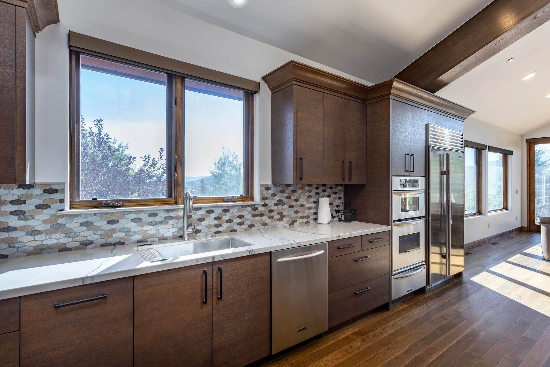 7. Single Family Homes for Sale at Fully Modern Remodeled and Furnished with Incredible Unobstructed Views 16 Eagle Landing Court Park City, Utah 84060 United States