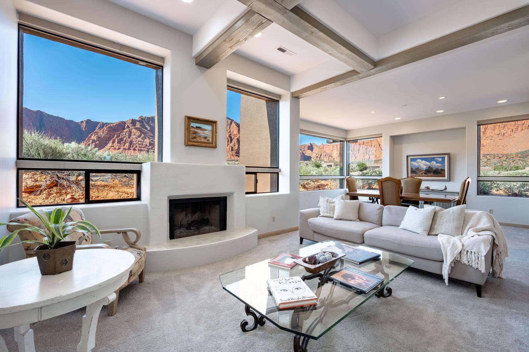 7. Single Family Homes for Sale at Southern Utah Lifestyle...Connect The Inside With The Outside 1593 N Kayenta Drive Ivins, Utah 84738 United States
