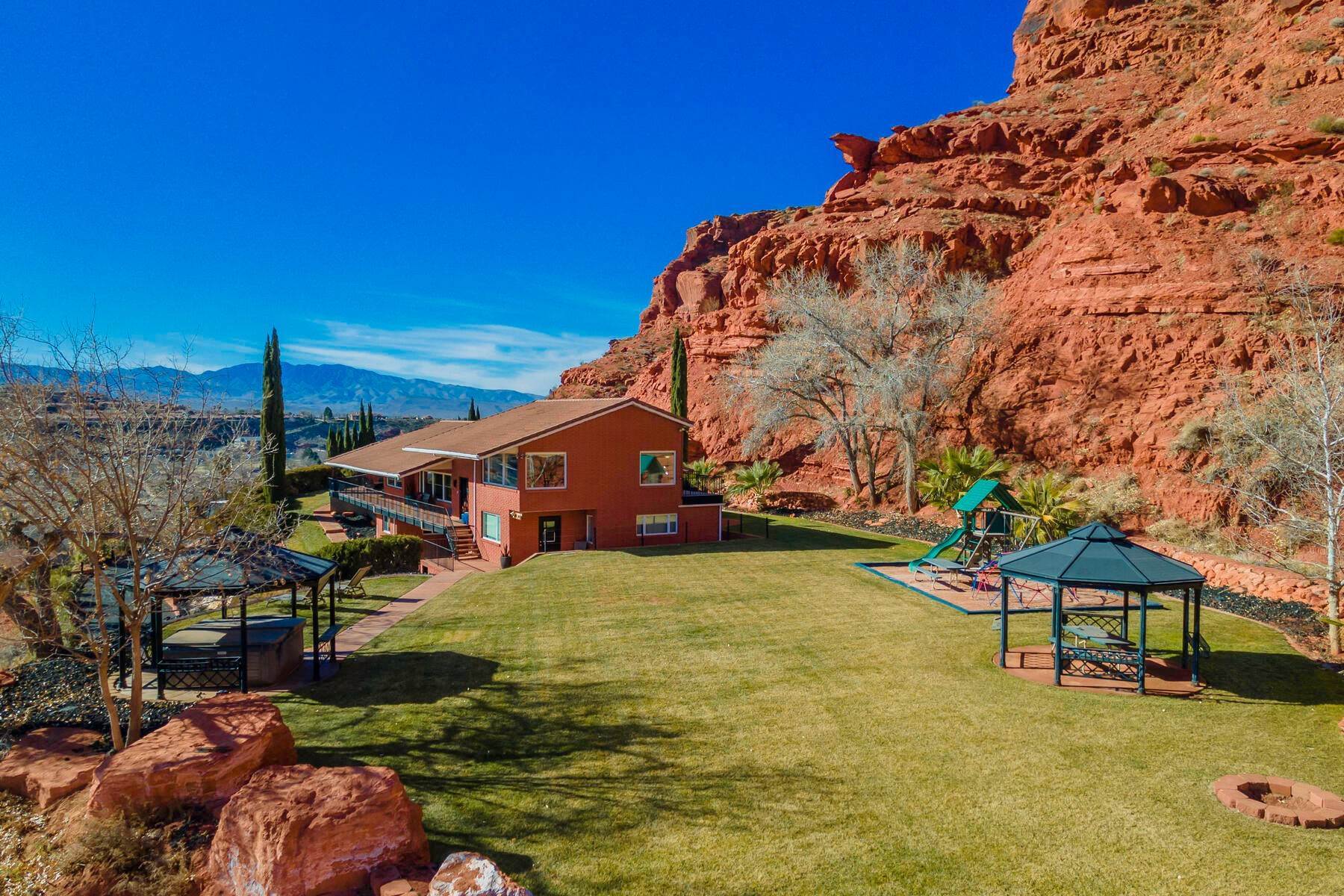 41. Single Family Homes for Sale at Rare Mid-Modern-Century Nestled In The Red Buttes Overlooking St. George 550 North 160 West Circle St. George, Utah 84770 United States