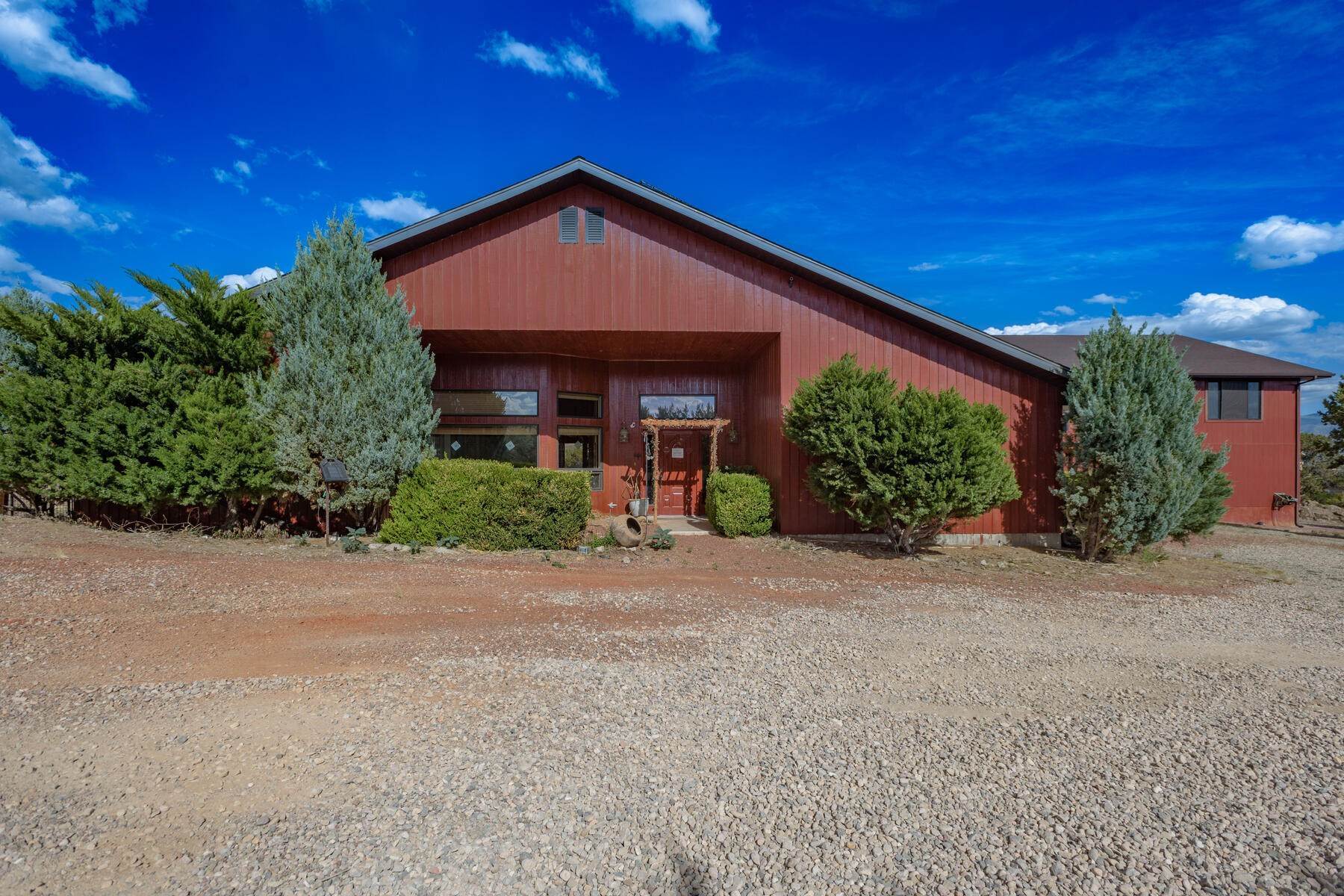 34. Single Family Homes for Sale at Live Off-Grid On 20 Acres 6232 W Sage Hills Drive Cedar City, Utah 84721 United States