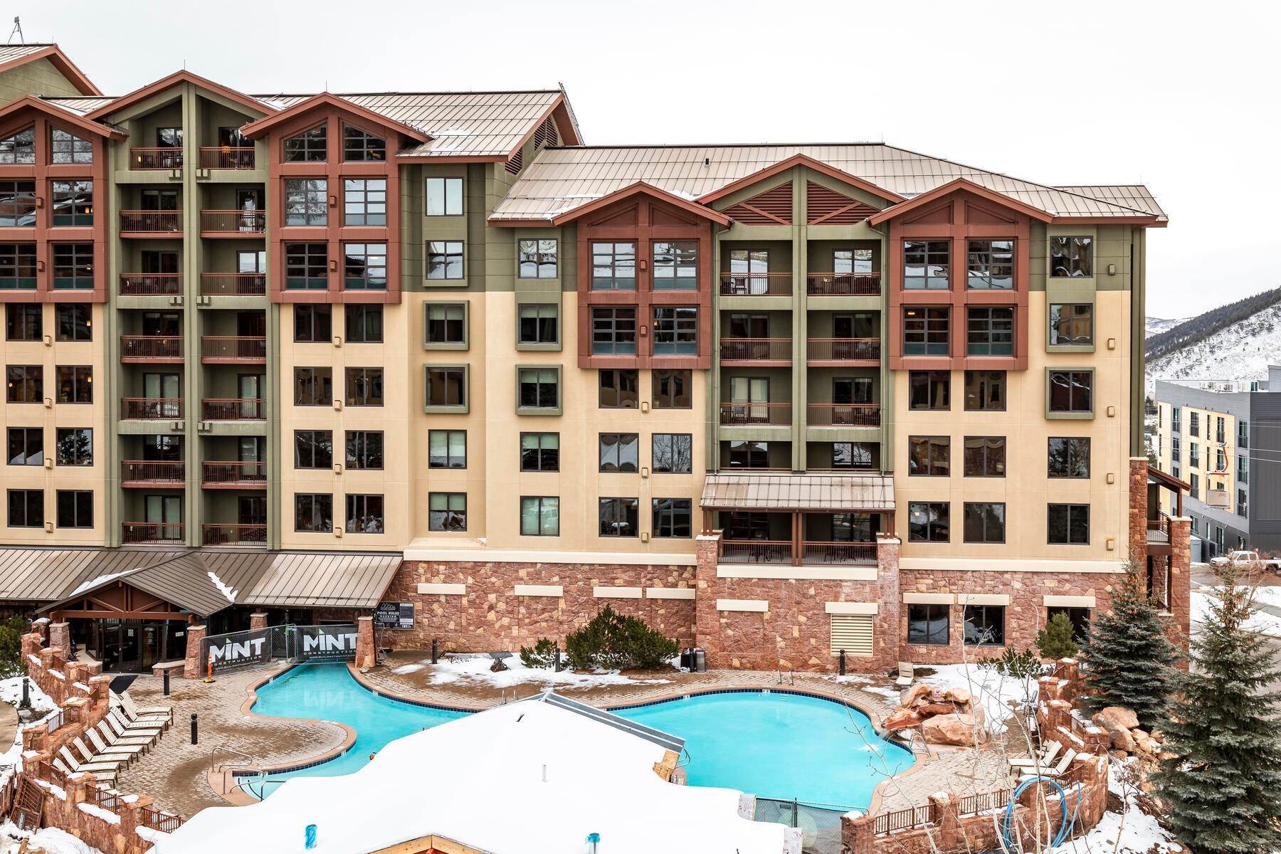 18. Condominiums for Sale at Ski In/Out at Canyons Village 3855 Grand Summit Dr #463 Q4 Park City, Utah 84098 United States