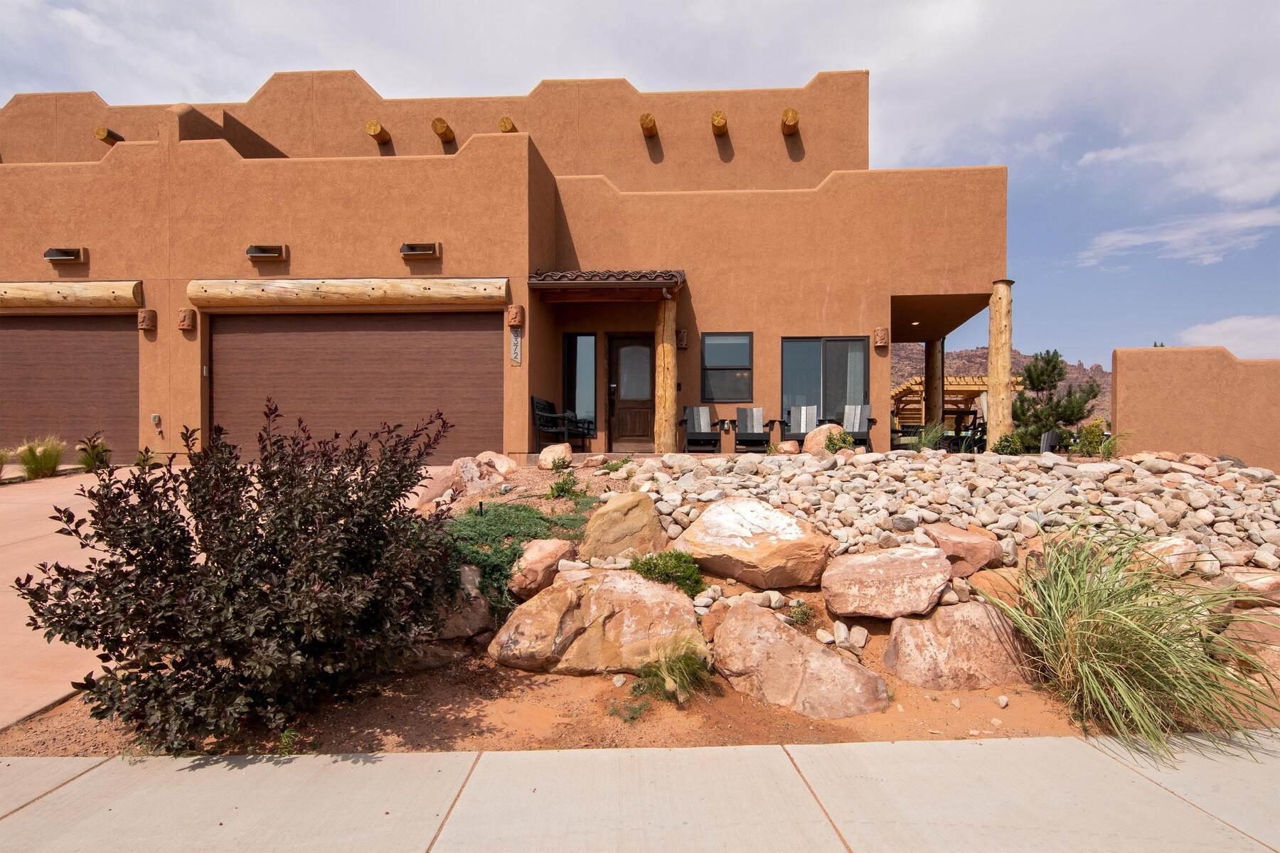 3. Townhouse for Sale at Short Term Rental with Superb Attention to Detail! 3372 S Village Loop Moab, Utah 84532 United States