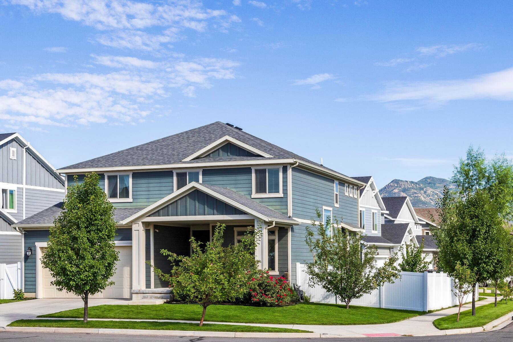 46. Single Family Homes for Sale at Immaculate Home, Beautiful Curb Appeal, and Basement Just Finished! 536 West 1200 South Heber City, Utah 84032 United States