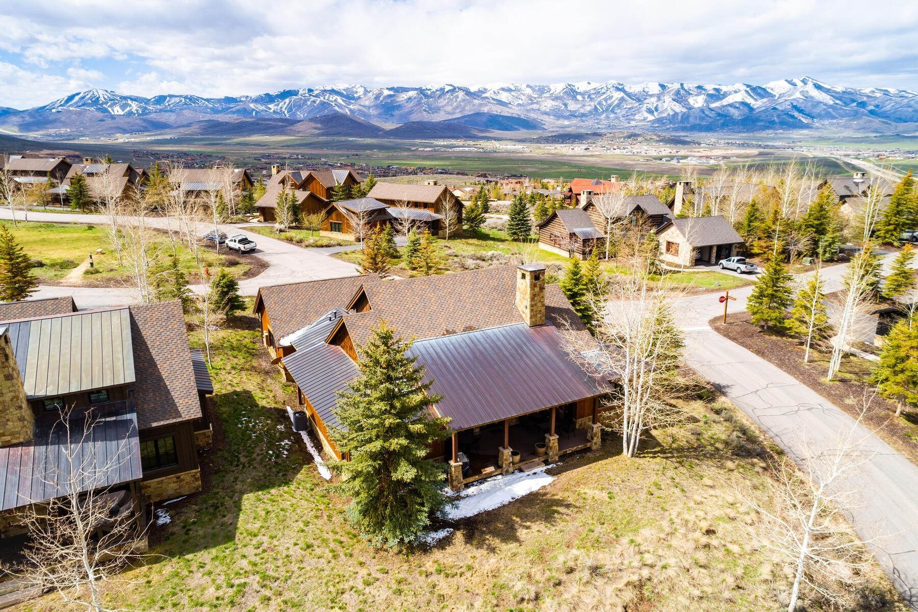 41. Single Family Homes for Sale at Immaculate Trapper's Cabin, Turnkey 3638 Blue Sage Trail Park City, Utah 84098 United States