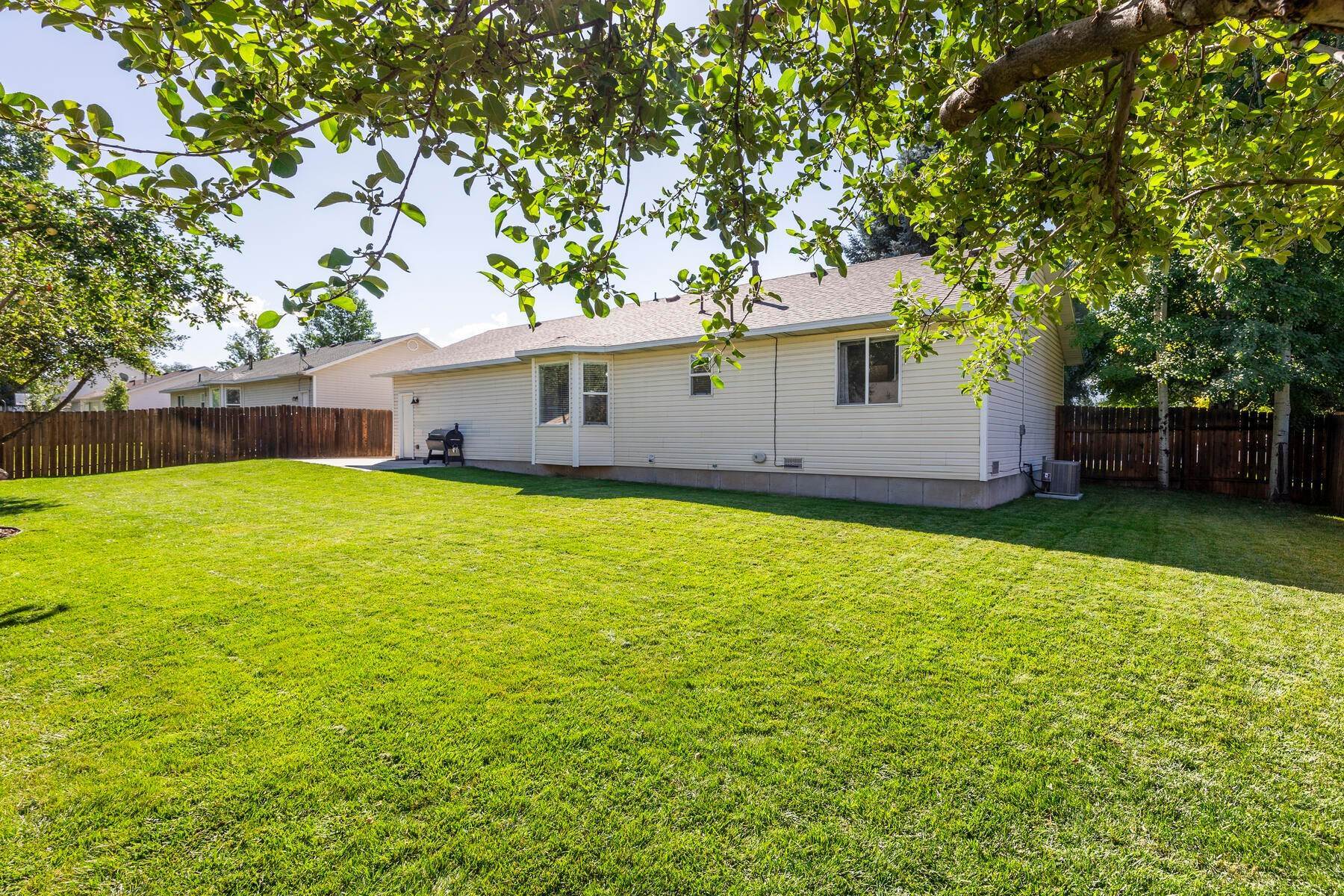 20. Single Family Homes for Sale at Like New! New Roof! New Flooring! New Paint! New Furnace! New Water Heater! 1069 East Center Street Heber City, Utah 84032 United States