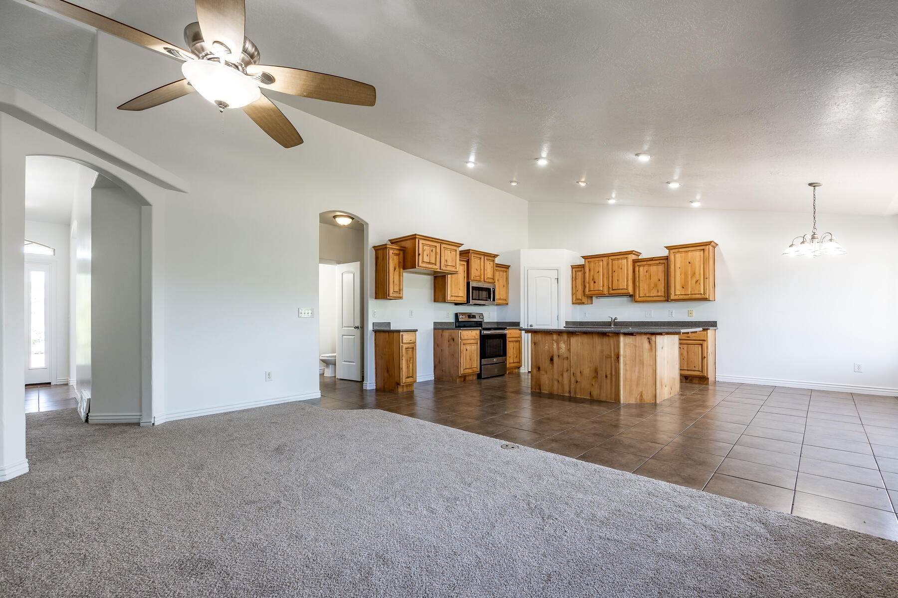 6. Single Family Homes for Sale at Well Appointed West Haven Rambler 4579 West 3825 South West Haven, Utah 84401 United States