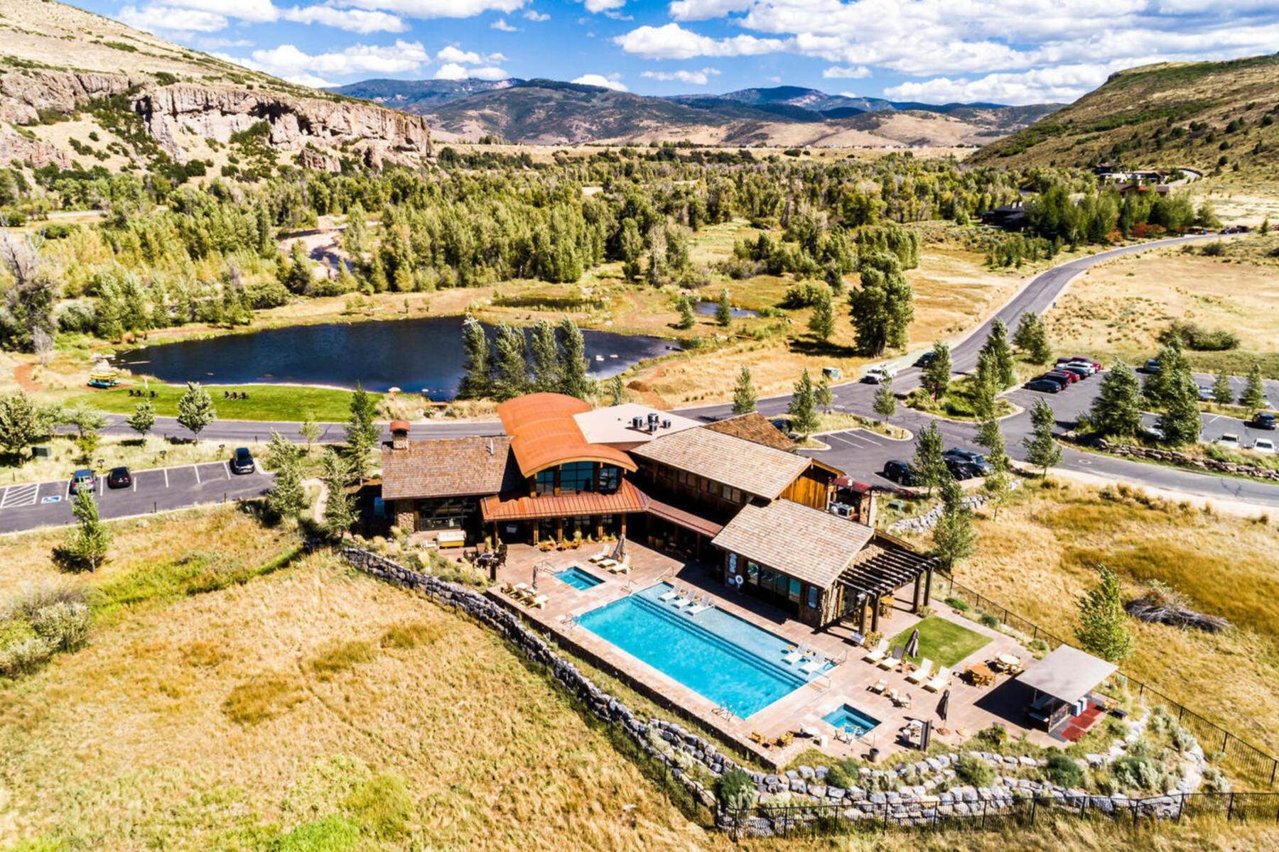 47. Single Family Homes for Sale at Luxurious Expanded Juniper Cabin In Victory Ranch 7372 N Victory Club Drive, Lot 120A Heber City, Utah 84032 United States