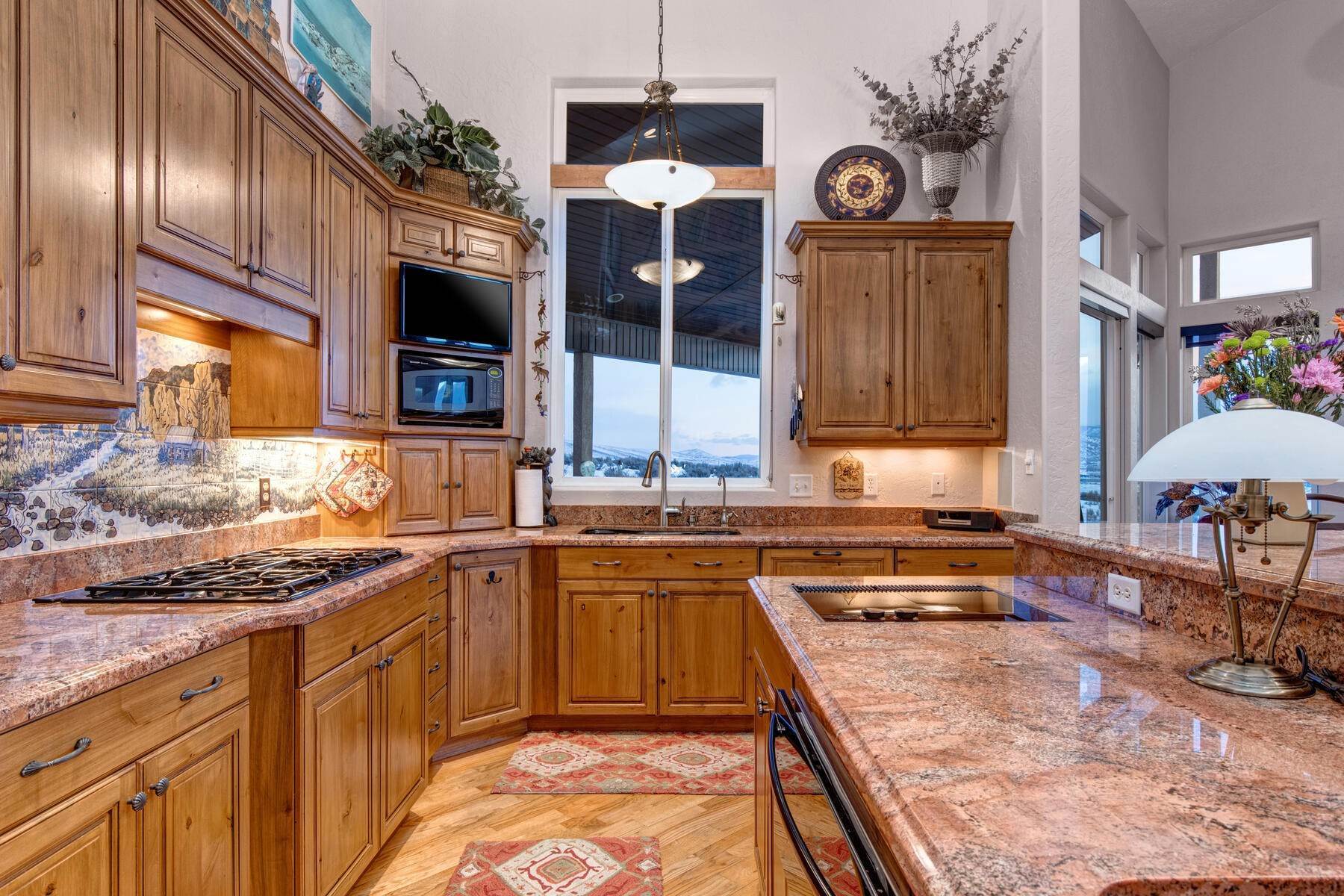 11. Single Family Homes for Sale at The Perfect Combination of Privacy and Stunning Park City Resort Views 1416 Crescent Drive Park City, Utah 84098 United States
