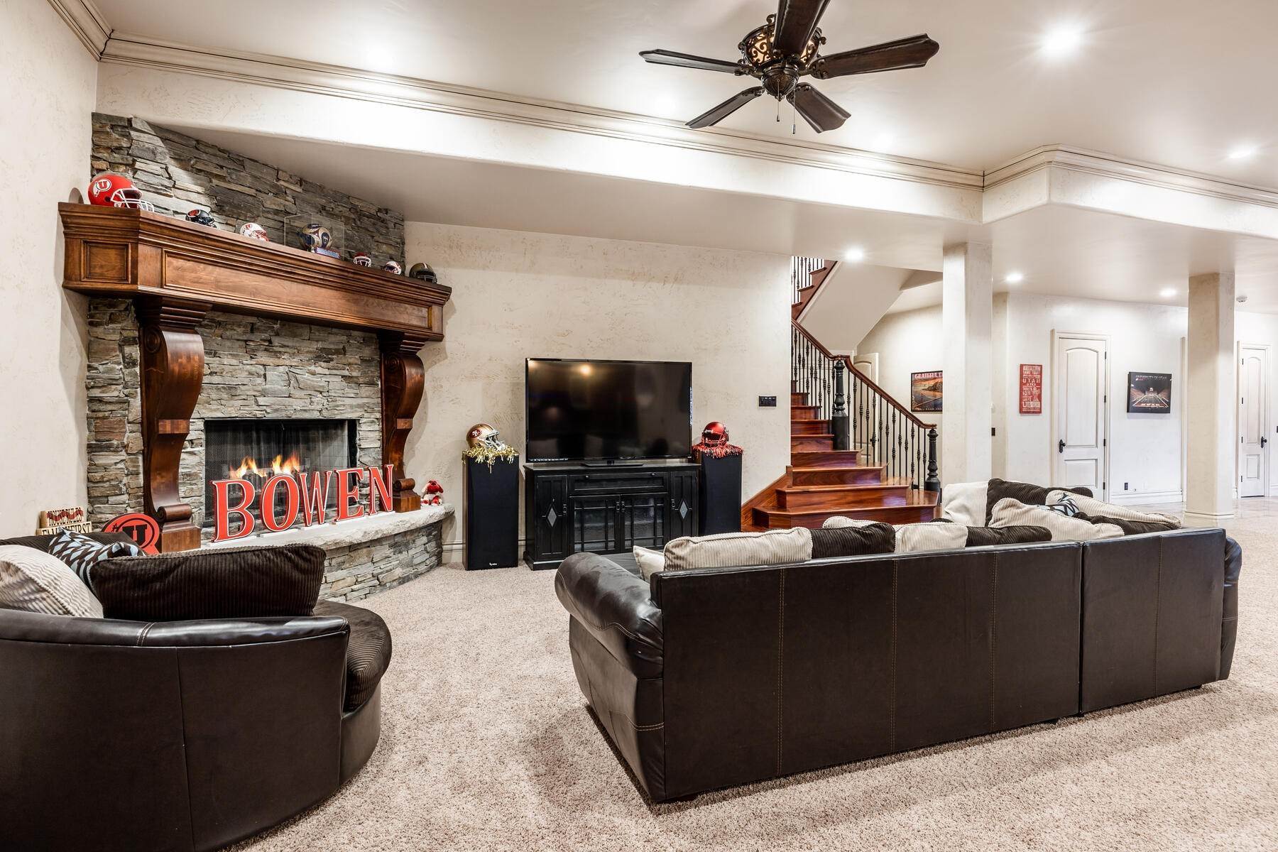 31. Single Family Homes for Sale at Timeless Palatial 2-Story Estate Located In The Heart Of Draper 694 W Cephus Rd Draper, Utah 84020 United States