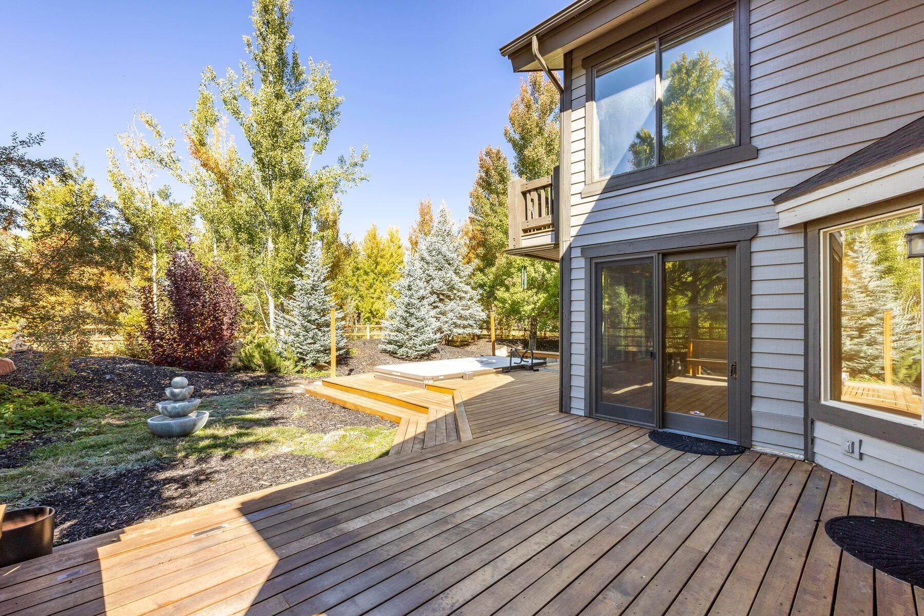 41. Single Family Homes for Sale at Outstanding Home in the Heart of Park City 4903 Charlais Lane Park City, Utah 84098 United States