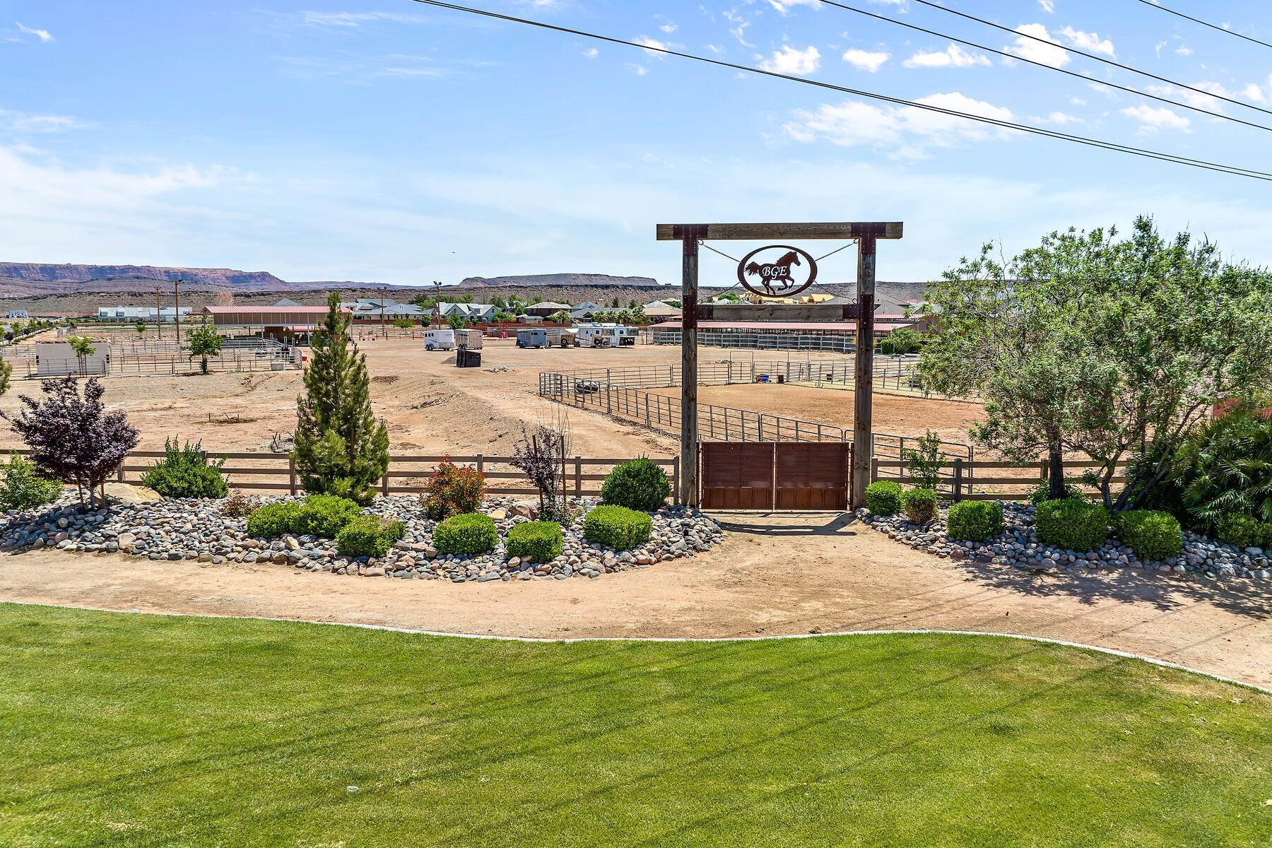 33. Single Family Homes for Sale at Bridle Gate 2564 South 3030 East St. George, Utah 84790 United States