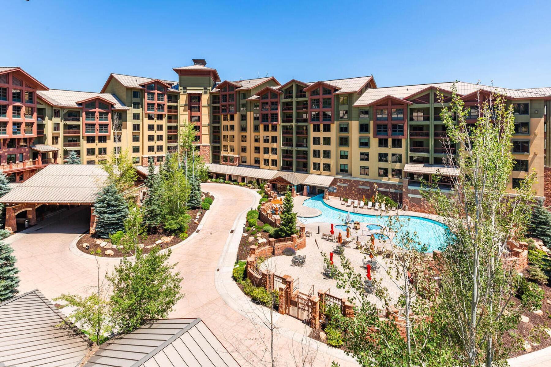 21. Condominiums for Sale at Ski In/Out at Canyons Village 3855 Grand Summit Dr #463 Q4 Park City, Utah 84098 United States