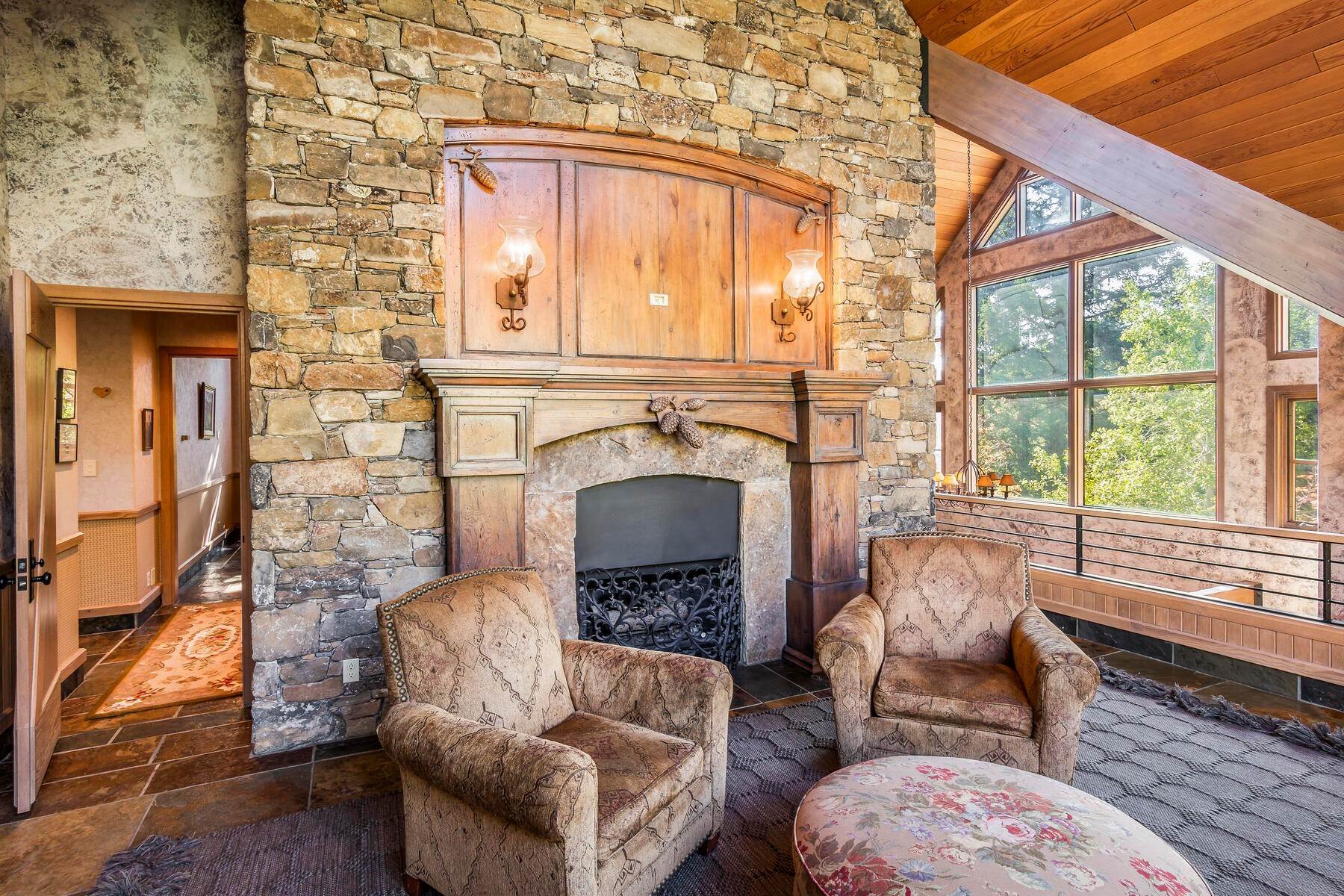 21. Single Family Homes for Sale at Spectacular Mountain Retreat Just 2 miles Above Sundance Mountain Resort 9267 N Mile 23 Sundance, Utah 84604 United States