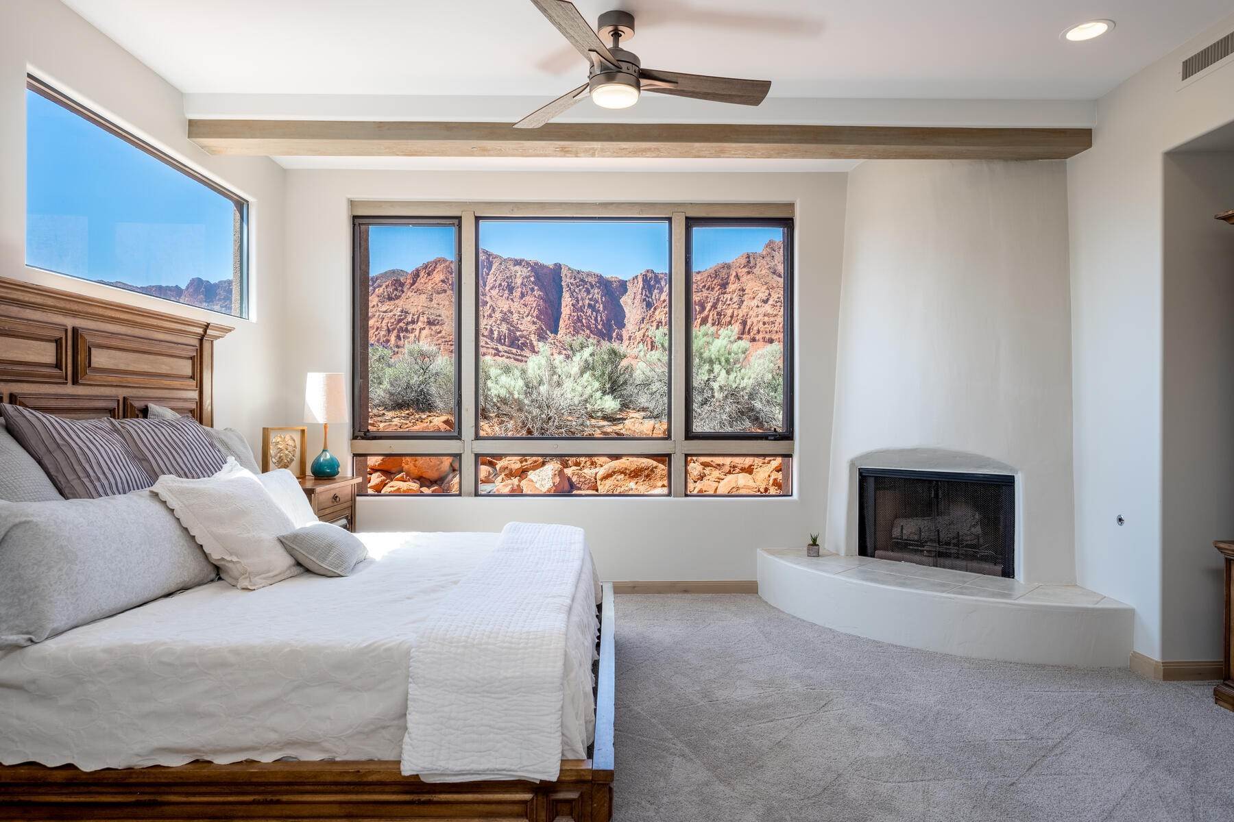 19. Single Family Homes for Sale at Southern Utah Lifestyle...Connect The Inside With The Outside 1593 N Kayenta Drive Ivins, Utah 84738 United States