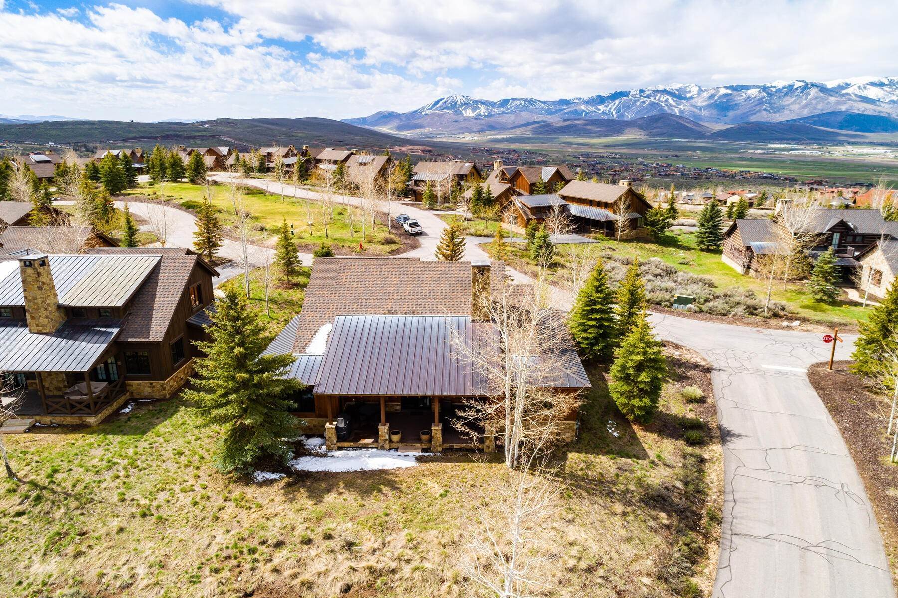 42. Single Family Homes for Sale at Immaculate Trapper's Cabin, Turnkey 3638 Blue Sage Trail Park City, Utah 84098 United States