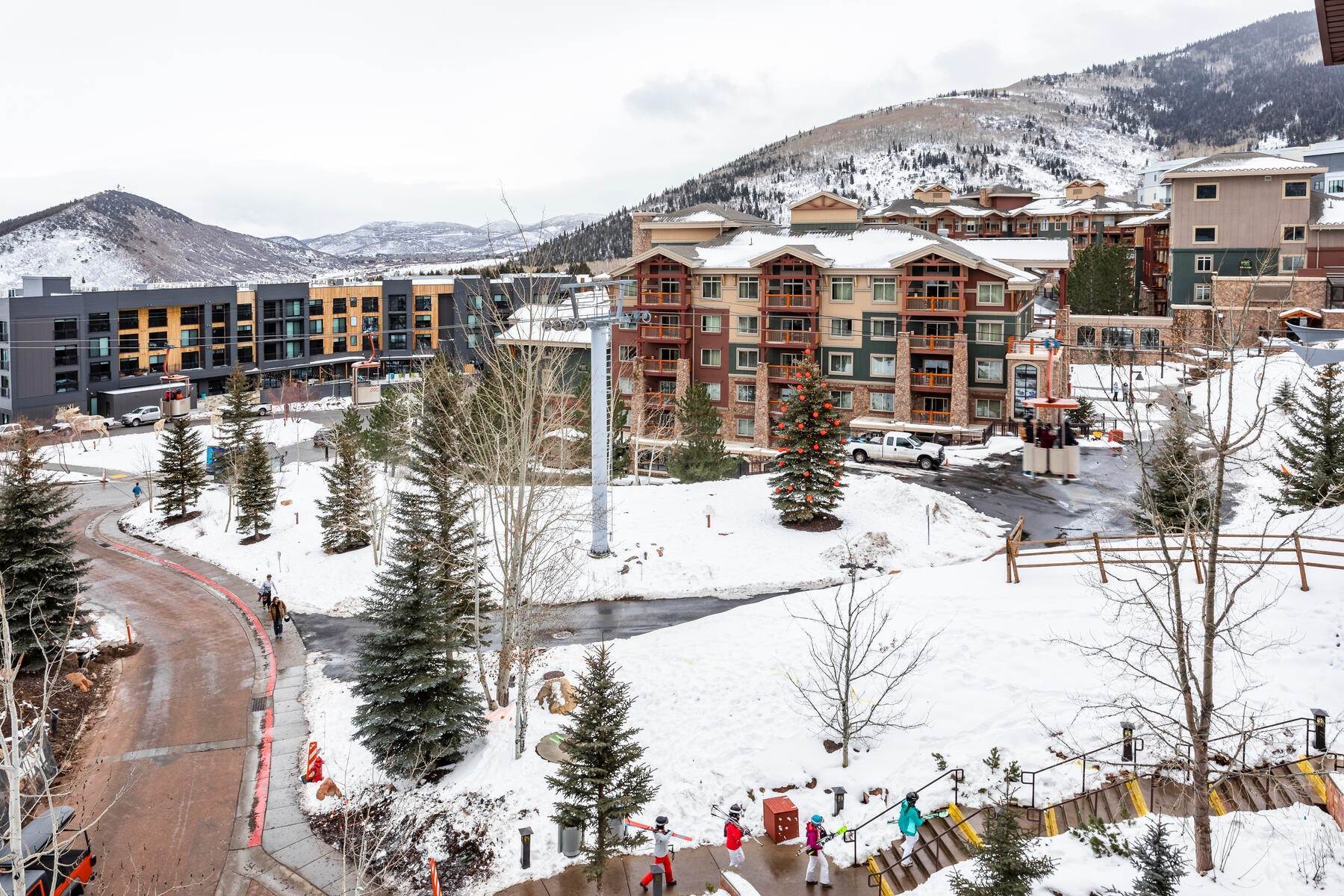 16. Condominiums for Sale at Ski In/Out at Canyons Village 3855 Grand Summit Dr #463 Q4 Park City, Utah 84098 United States
