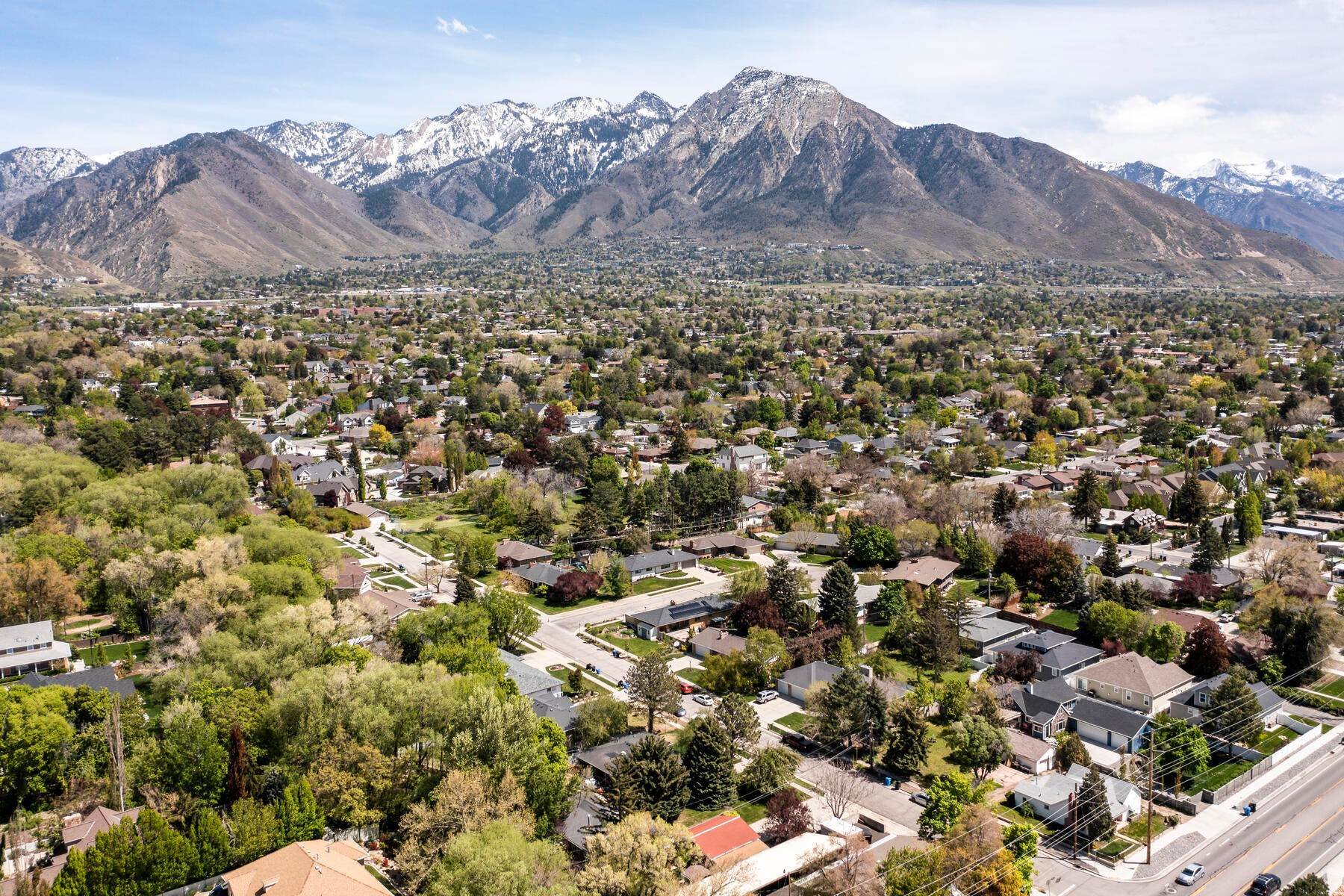 40. Single Family Homes for Sale at You will be amazed from the moment you set your eyes on this house! 2335 E 3510 S Salt Lake City, Utah 84109 United States