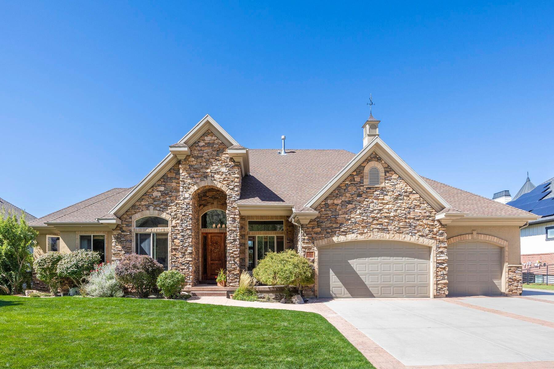 Single Family Homes for Sale at Perfect Blend of Luxurious Living and Natural Elements 12822 Hickory Ridge Lane Draper, Utah 84020 United States