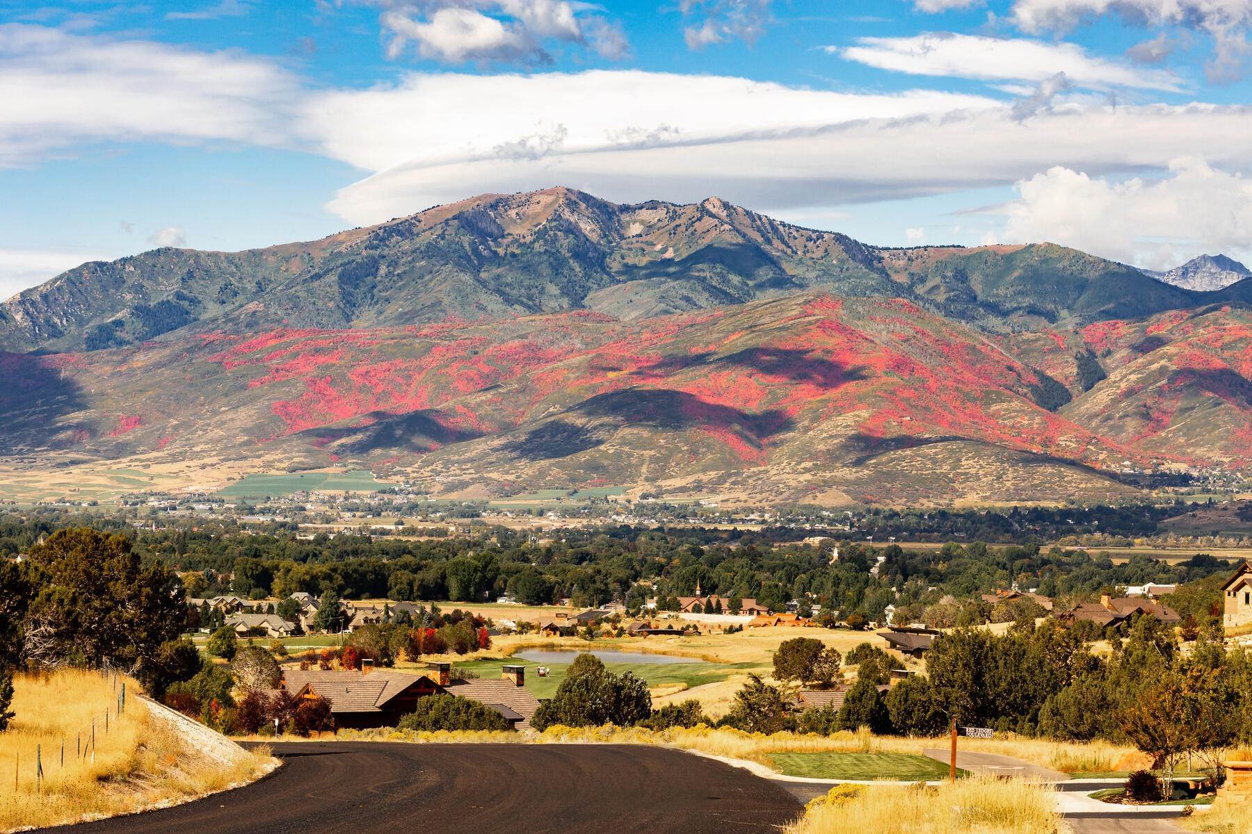 13. Single Family Homes for Sale at Mountain Contemporary Home With Dramatic Unobstructed Views In Red Ledges 1489 N Gold Mountain Circle, lot 453 Heber City, Utah 84032 United States