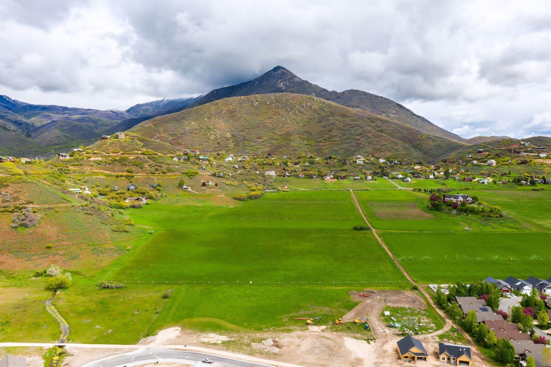 3. Single Family Homes for Sale at The Last 2 Lots To Be Built by Probst Enterprises Are Now Released and Available 1507 N Canyon View Road Midway, Utah 84049 United States