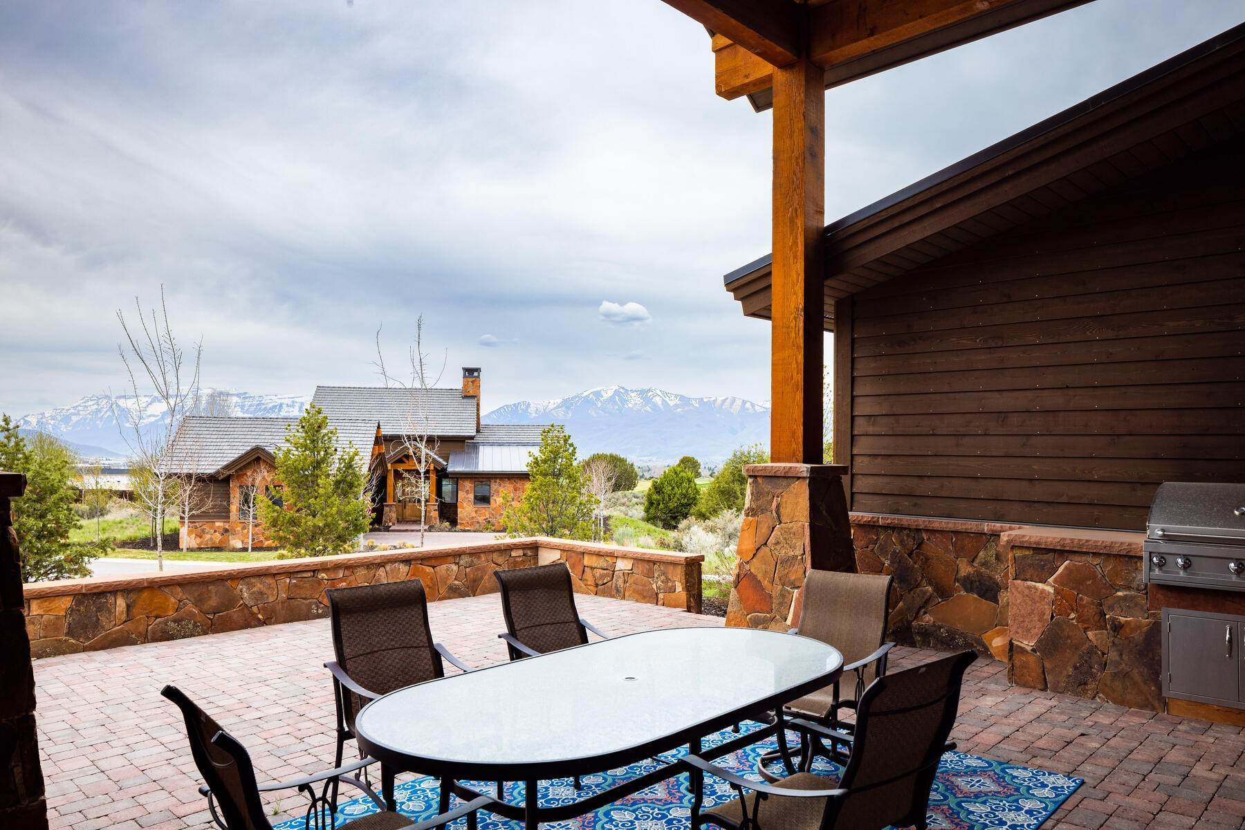 26. Single Family Homes for Sale at Conveniently Located Cabin with Heber Valley Views 74 N Club Cabins Way, Unit CC-20 Heber City, Utah 84032 United States