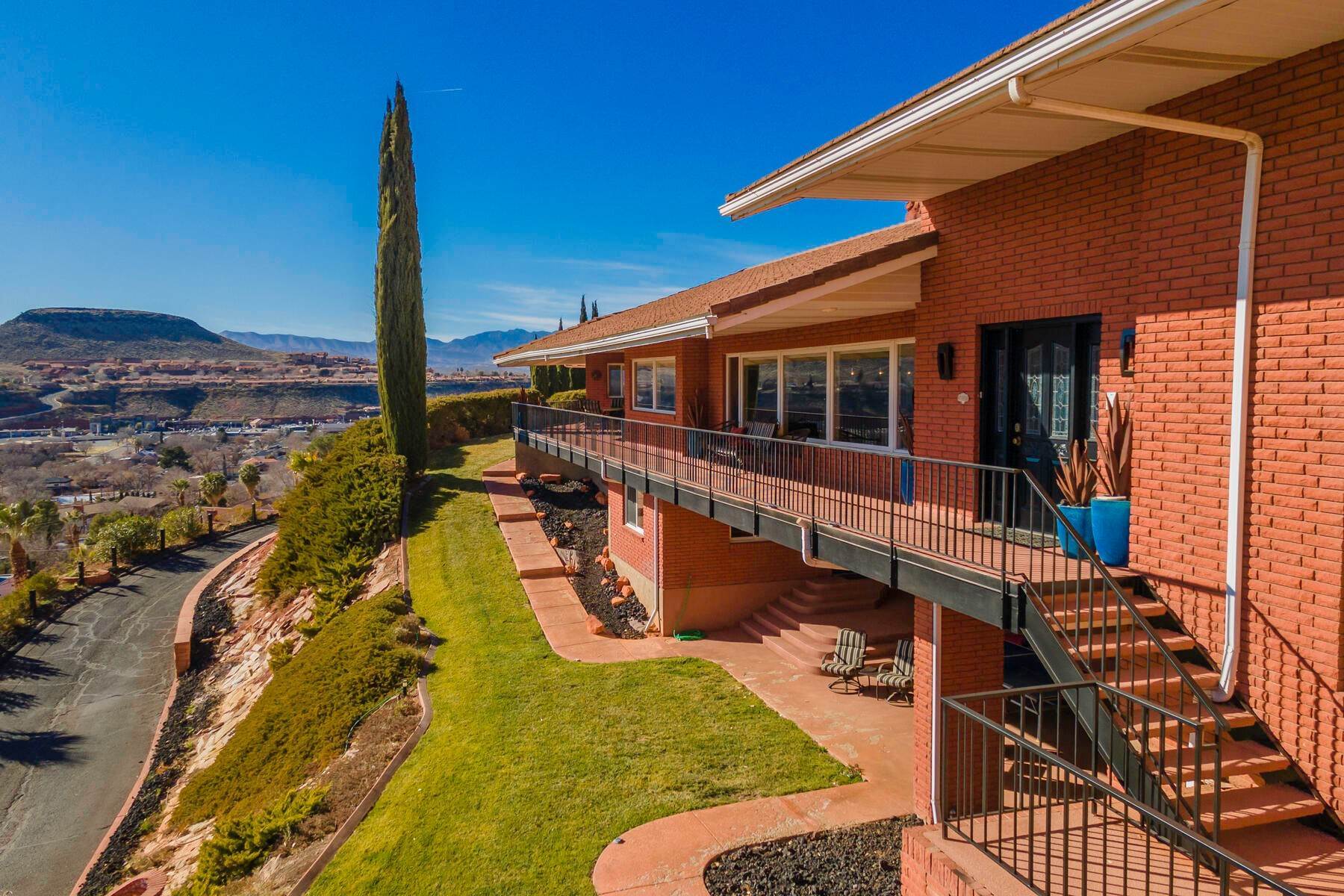 3. Single Family Homes for Sale at Rare Mid-Modern-Century Nestled In The Red Buttes Overlooking St. George 550 North 160 West Circle St. George, Utah 84770 United States