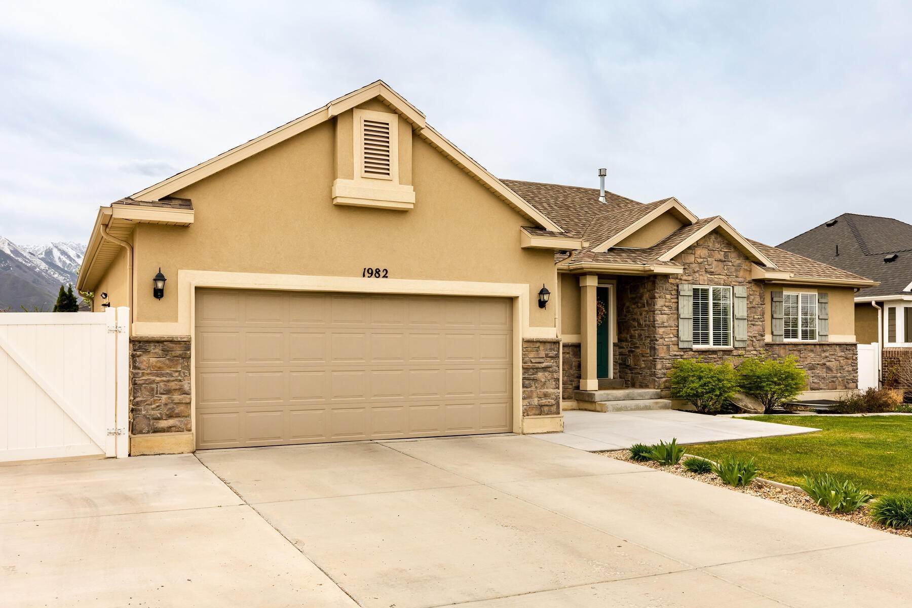 26. Single Family Homes for Sale at Sierra Park Success 1982 E 130 N Spanish Fork, Utah 84660 United States