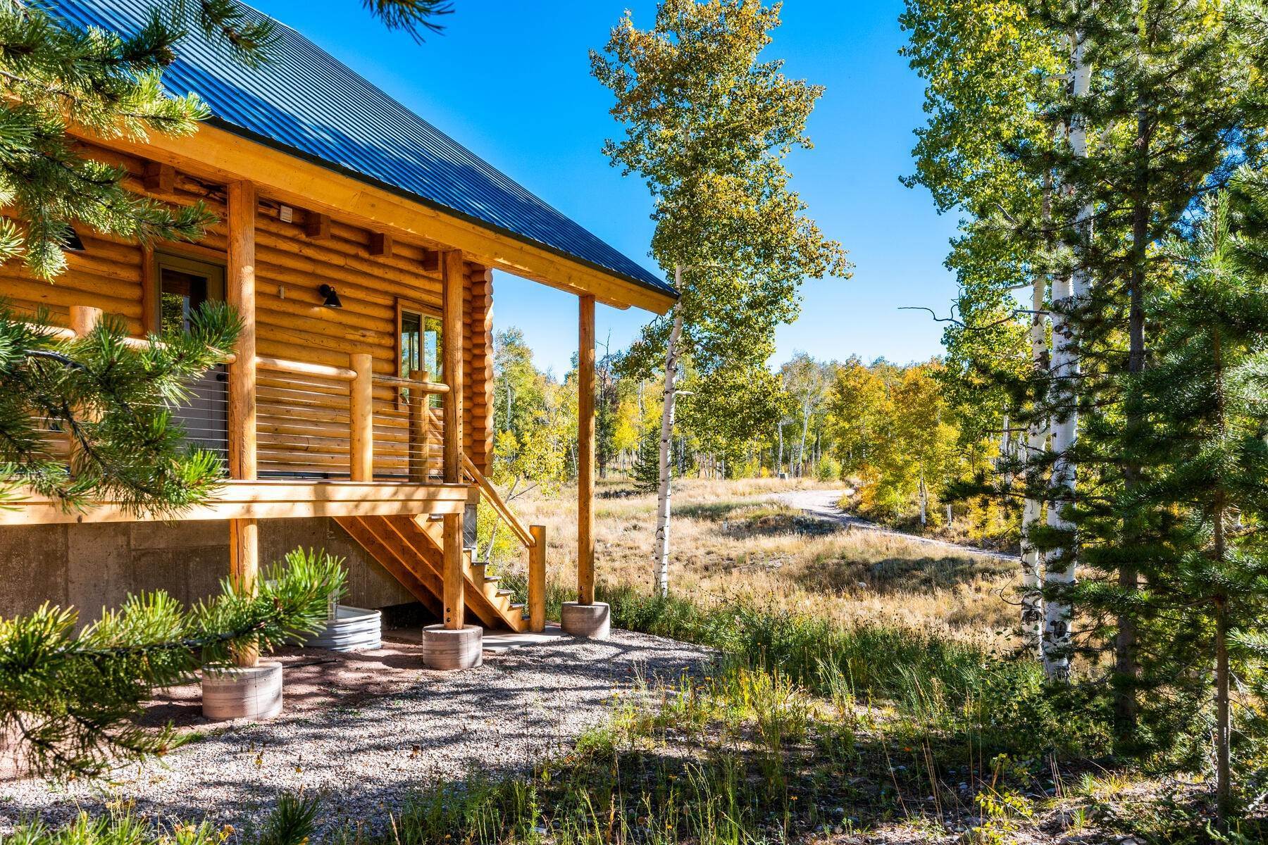 30. Single Family Homes for Sale at Stunning Cabin Retreat in the Uintas 4472 Bear Lane, Unit 58A Kamas, Utah 84036 United States