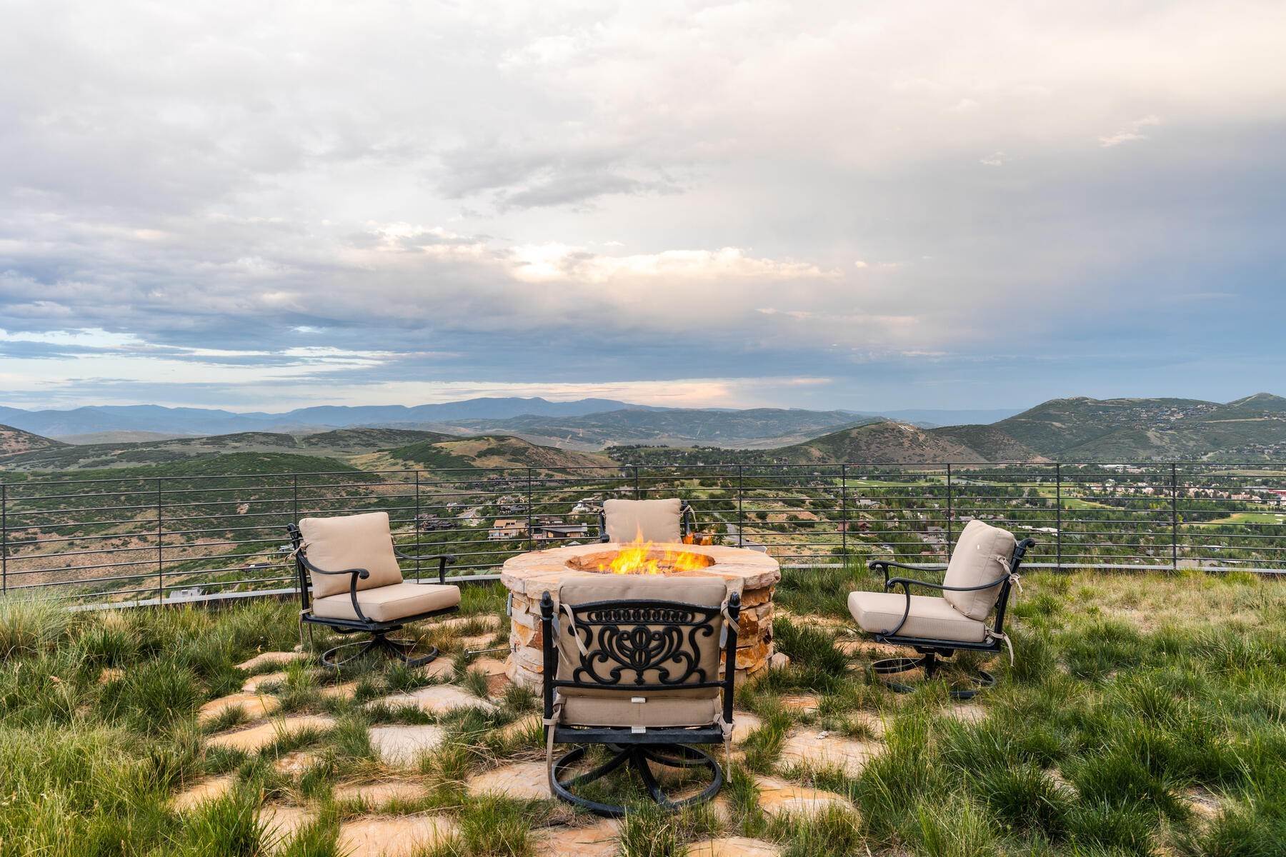 19. Single Family Homes for Sale at Modern Masterpiece on over 9 Acres in Park City 374 Mountain Top Drive Park City, Utah 84060 United States