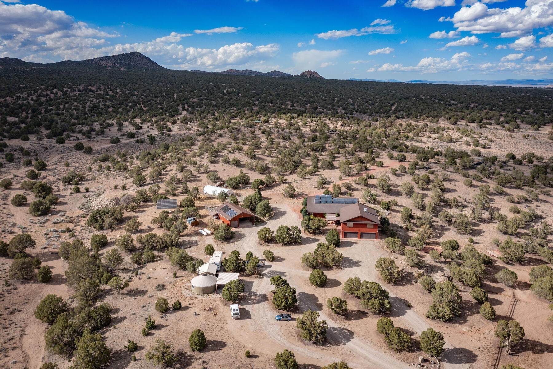 45. Single Family Homes for Sale at Live Off-Grid On 20 Acres 6232 W Sage Hills Drive Cedar City, Utah 84721 United States