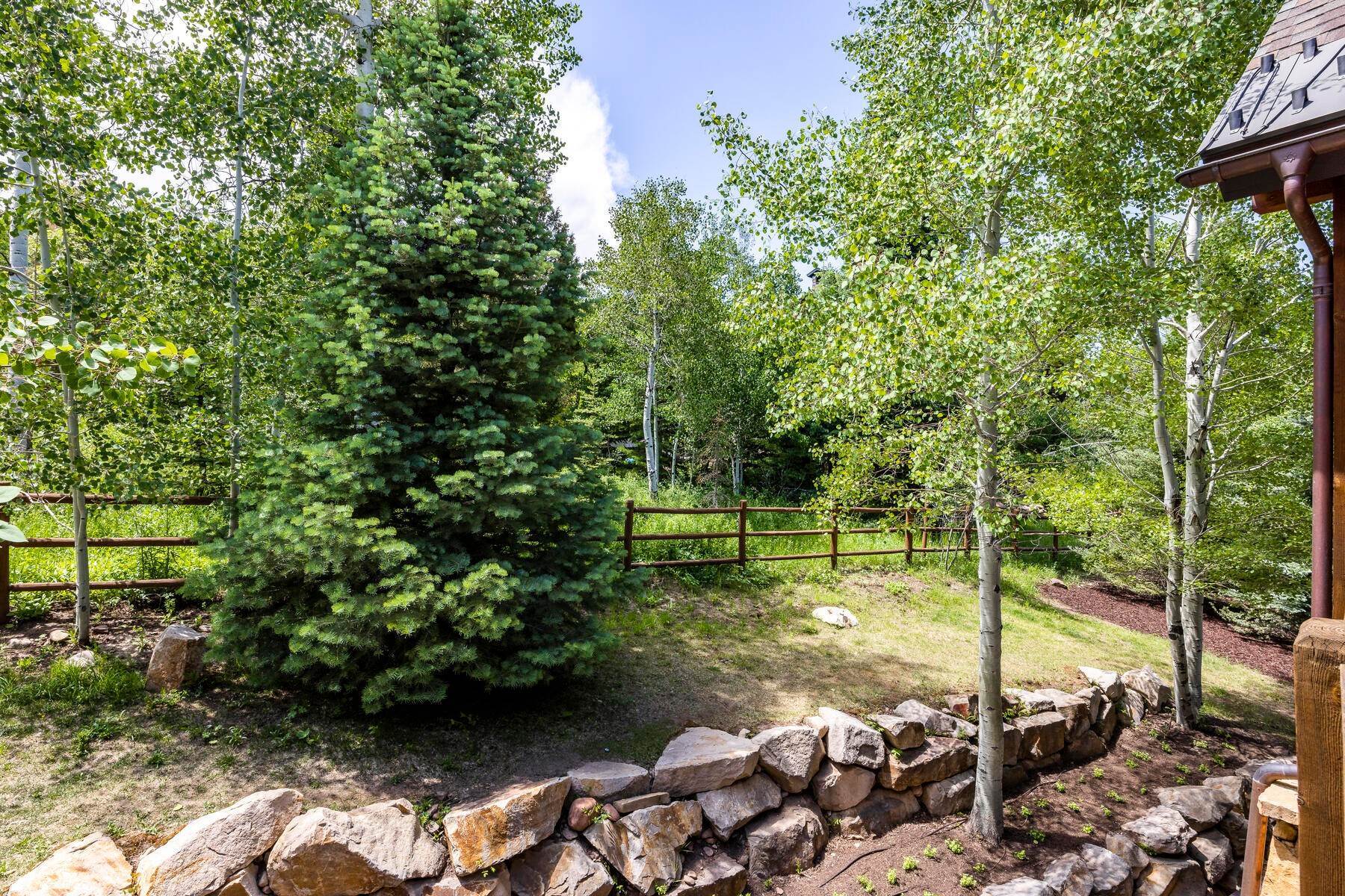 22. Single Family Homes for Sale at Stunning remodeled home in the Aspens 2293 Creek Crossing Loop Park City, Utah 84098 United States