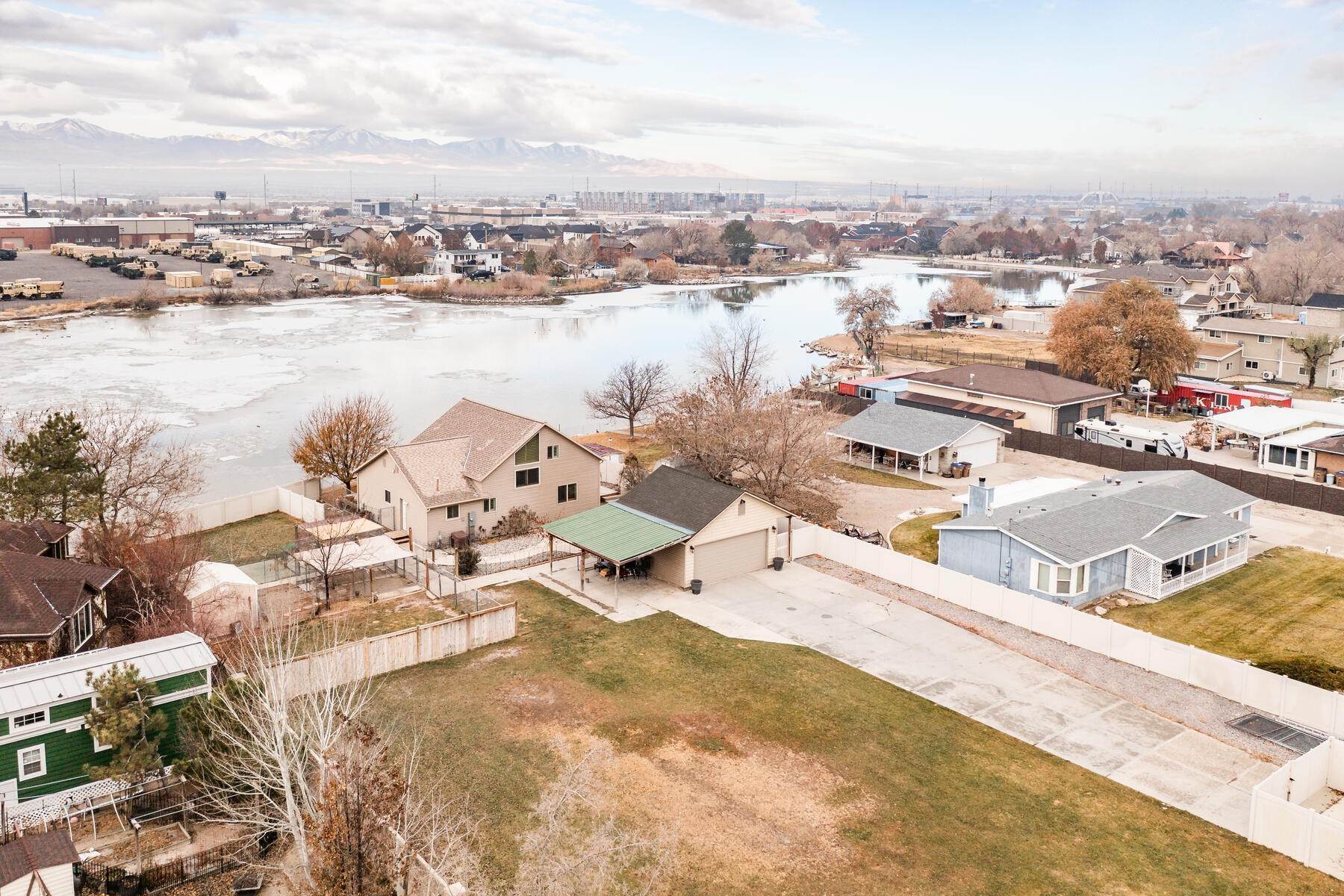 18. Single Family Homes for Sale at Peacefully located on Brown’s Pond in Draper 12972 South 300 East Draper, Utah 84020 United States