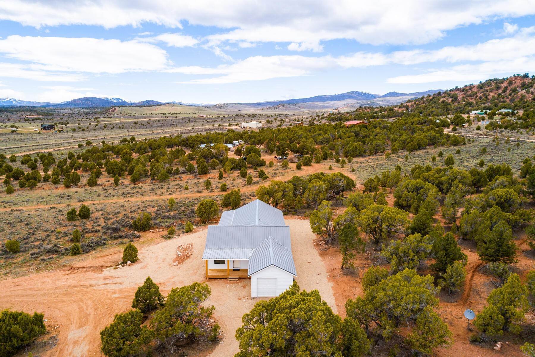 34. Single Family Homes for Sale at Fantastic cabin getaway just 1.5 hours from Salt Lake City 45840 Airport Rd Fruitland, Utah 84027 United States