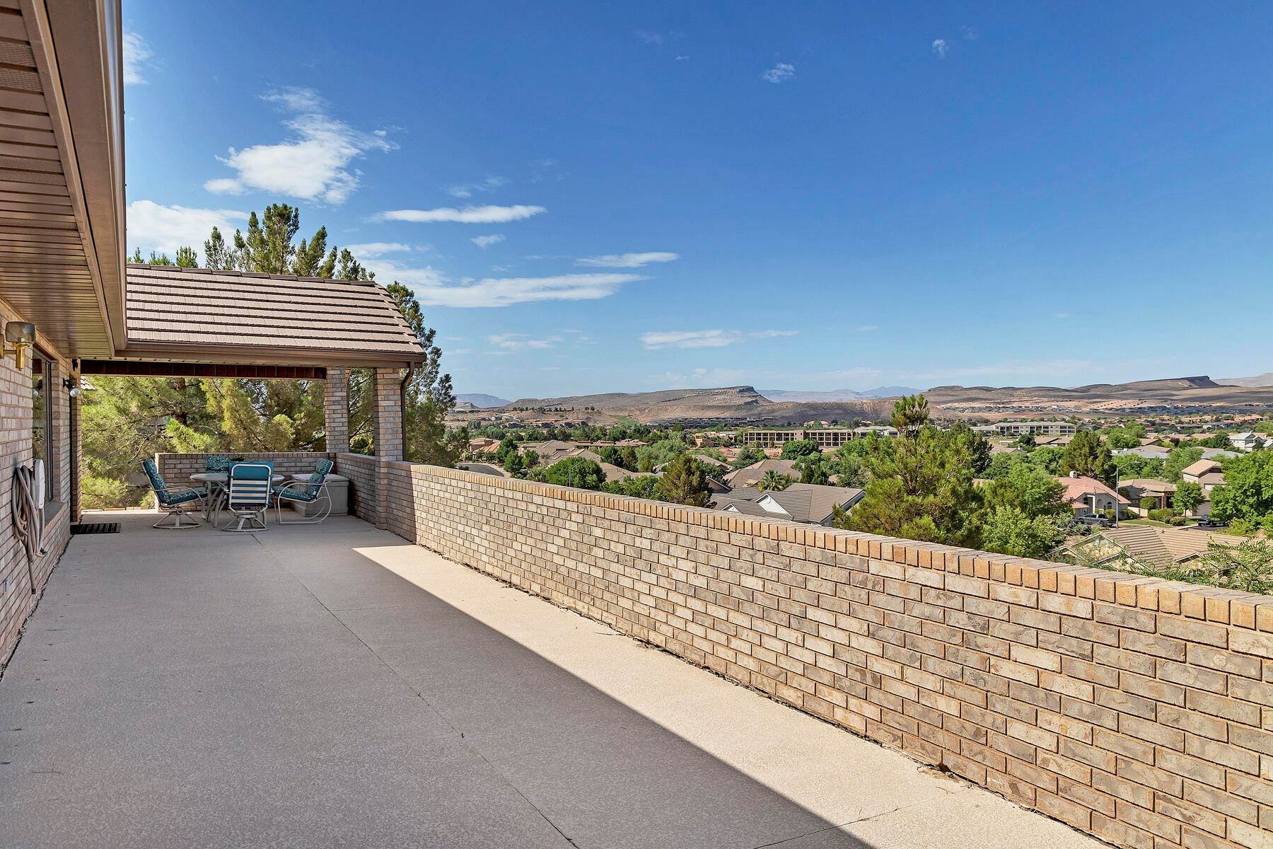 11. Single Family Homes for Sale at Charming Brick Rambler With City And Mountain Views 603 N Dusk Drive St. George, Utah 84770 United States
