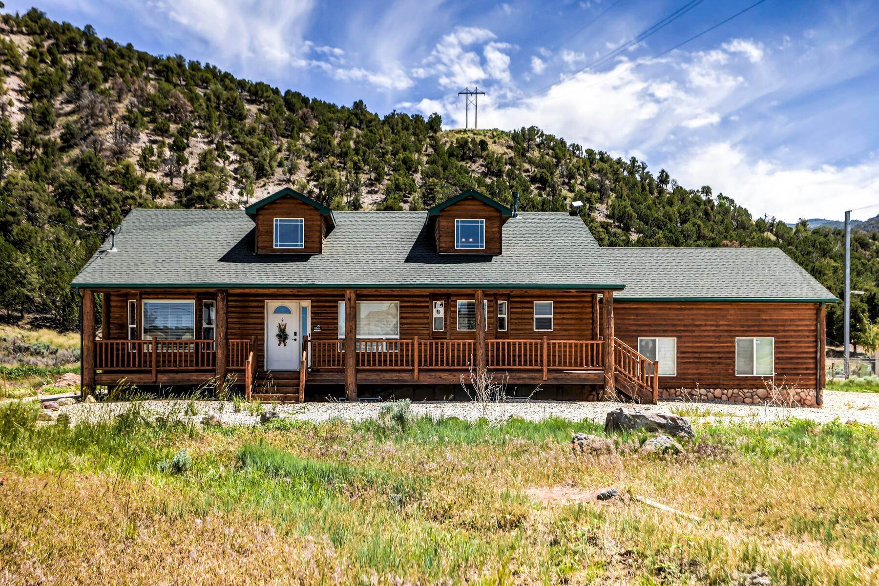 34. Single Family Homes for Sale at Amazing Vacation Rental Cabin Retreat Nestled On The Mountain Near Brian Head 581 W Old Hwy 91 Parowan, Utah 84761 United States