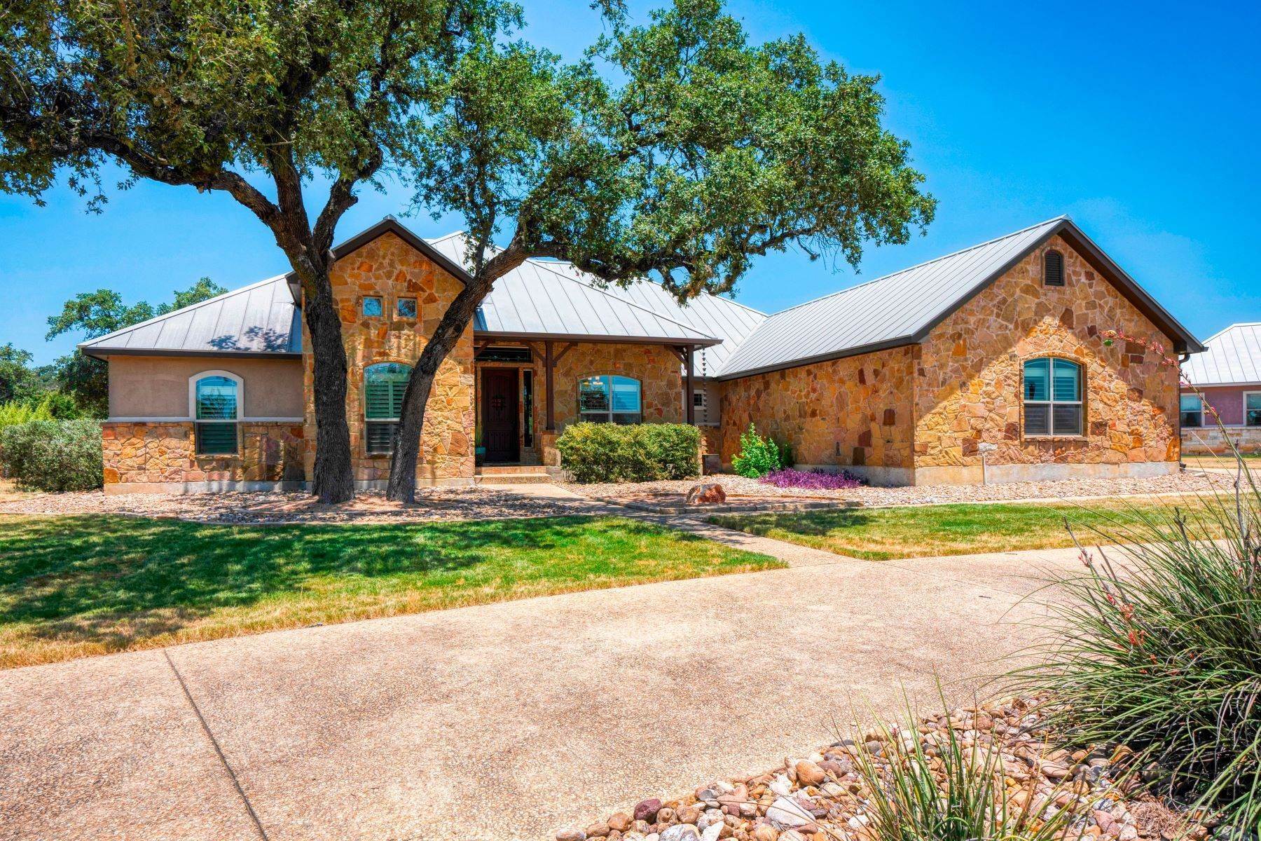 3. Single Family Homes for Sale at Meticulously Designed Home in Beautiful Copper Ridge! 232 Copper Trace New Braunfels, Texas 78132 United States