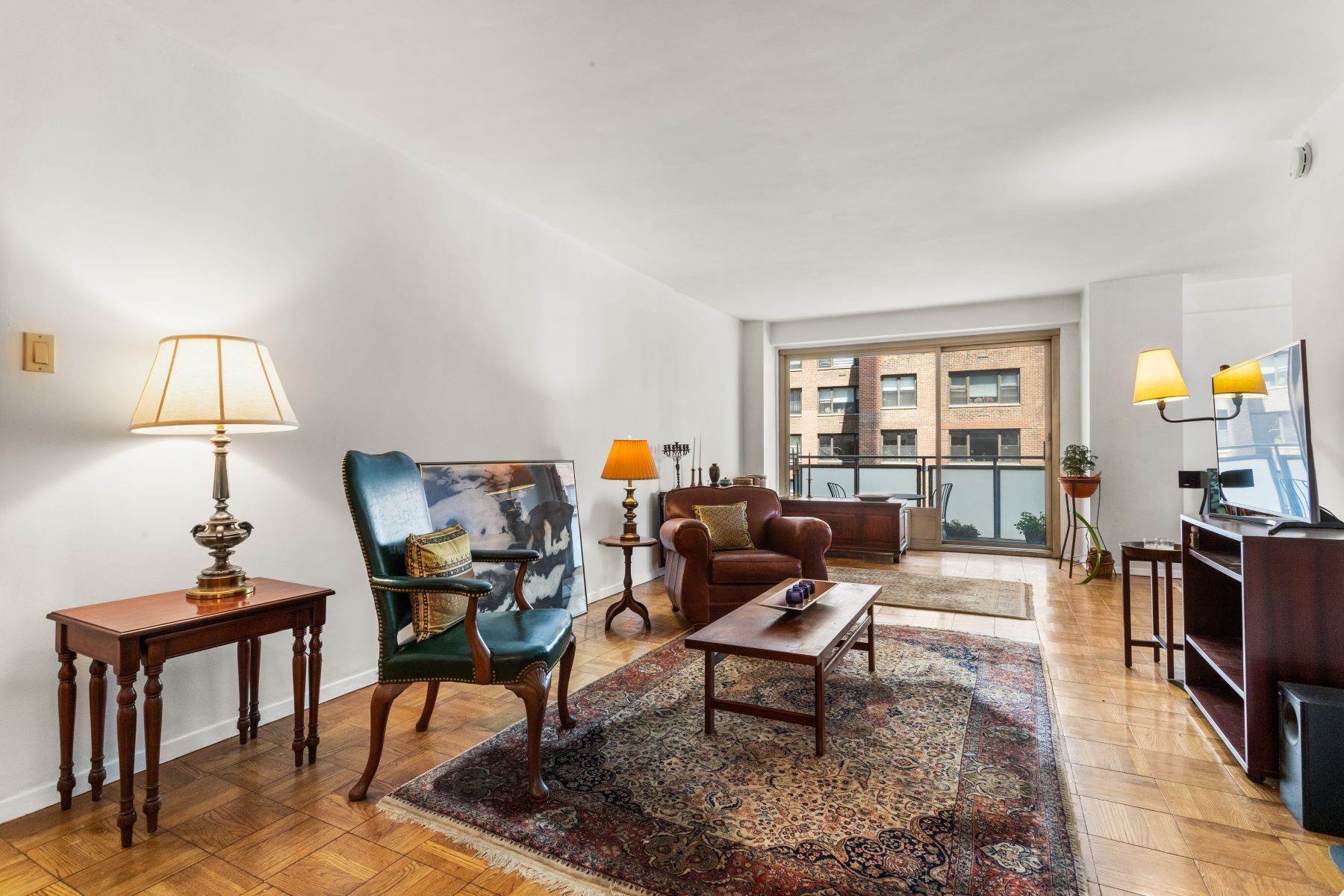 Apartments for Sale at 300 East 40th Street, Apt 7C 300 East 40th Street, 7C New York, New York 10016 United States