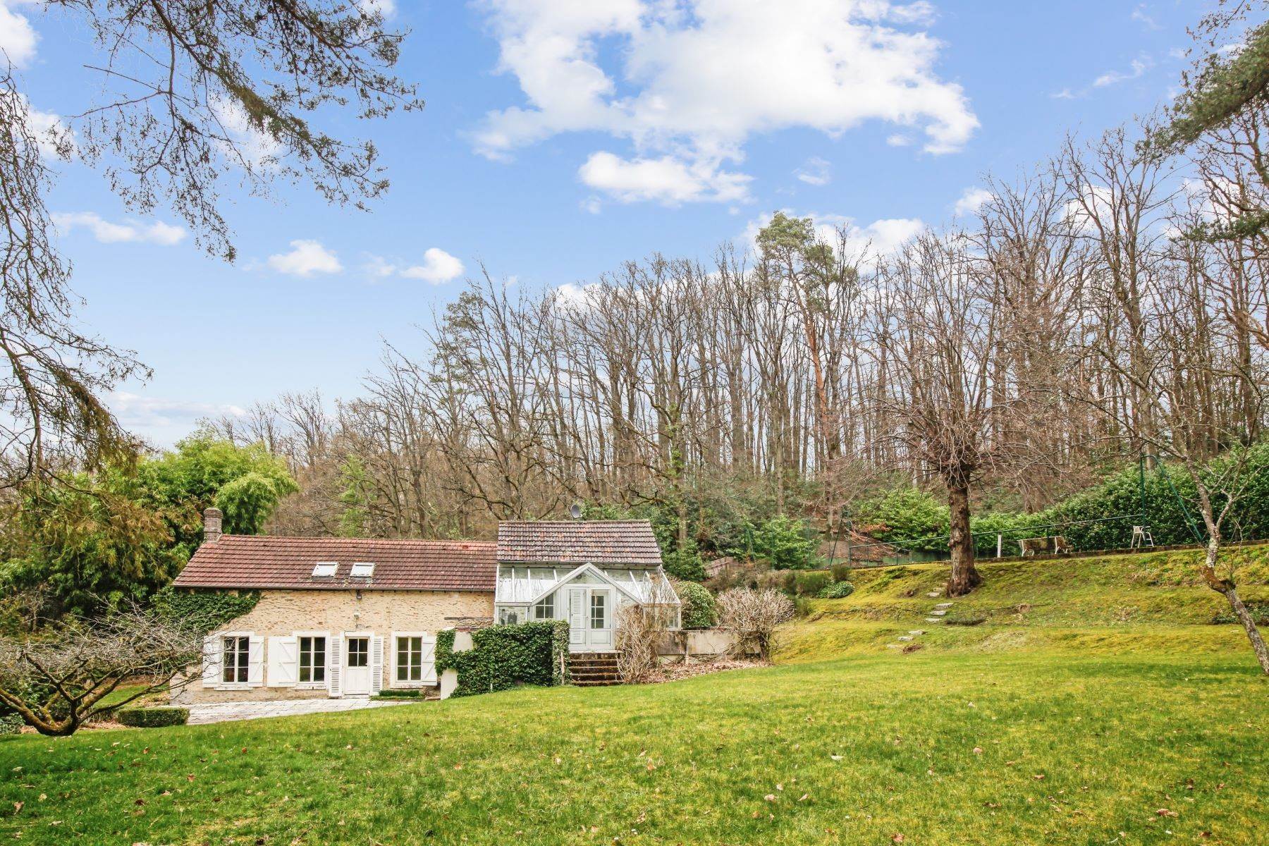 Property for Sale at House Grosrouvre, Ile-De-France 78490 France